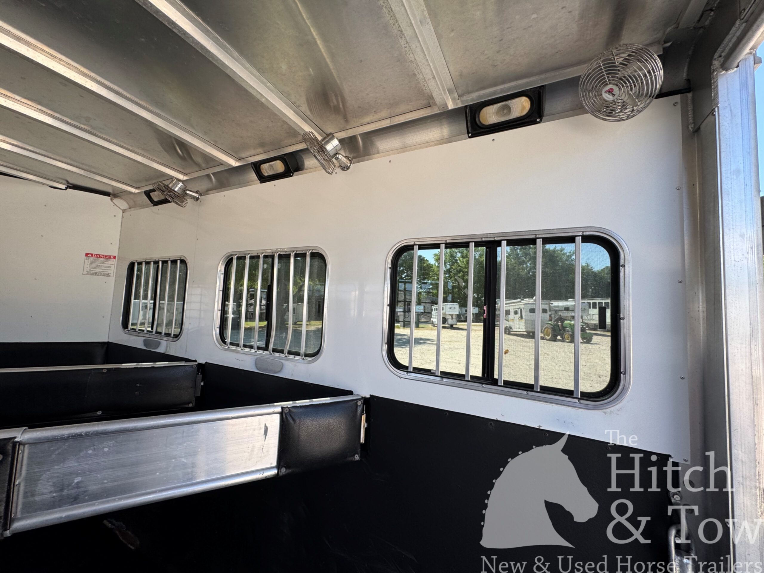 2007 SUNDOWNER 3 HORSE GOOSENECK, TONS OF OPTIONS AND UPGRADES! $13,500