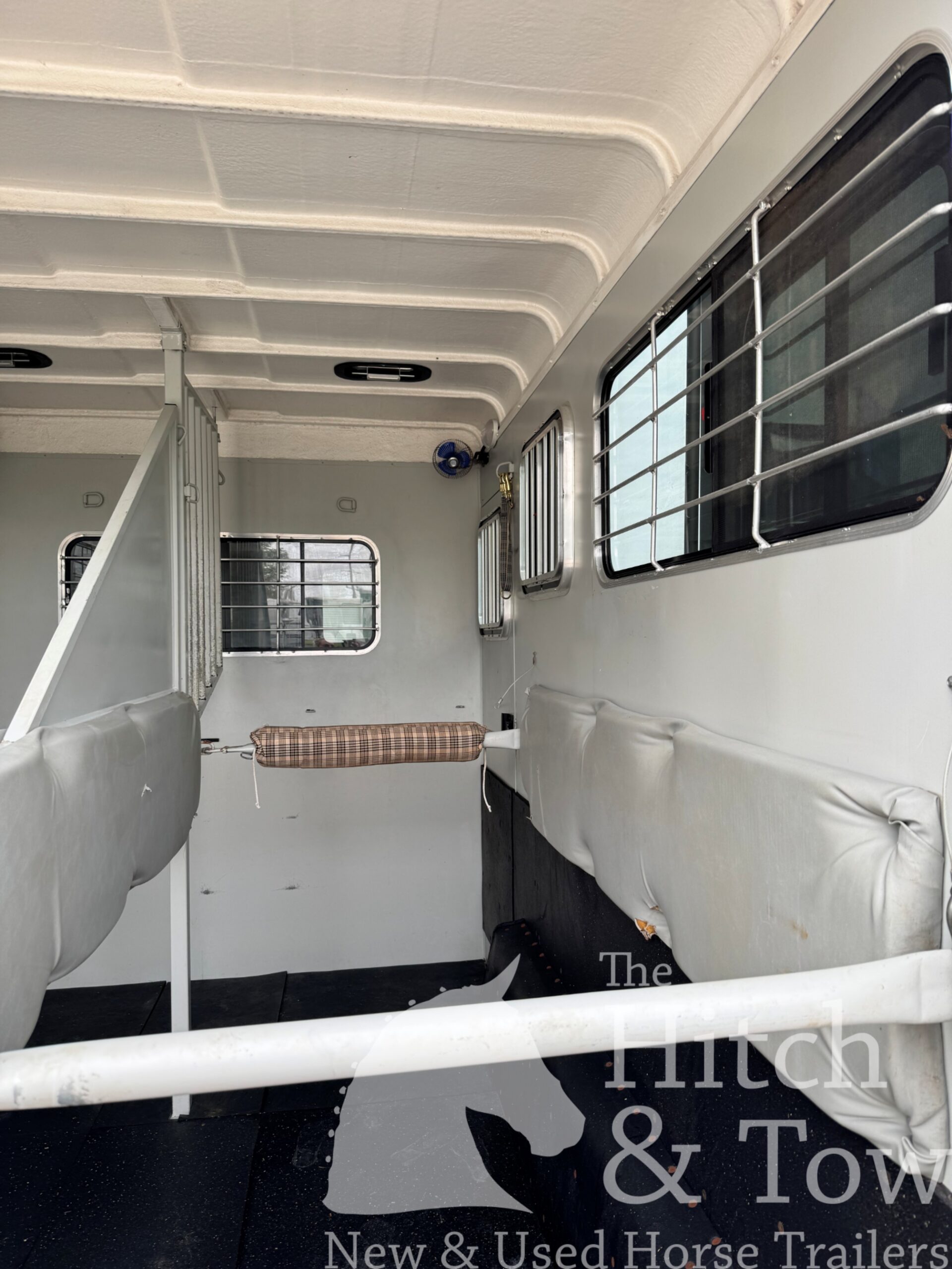 2022 HAWK 2 HORSE BUMPER PULL W/ DRESSING ROOM & WARMBLOOD SIZE!! $23,500