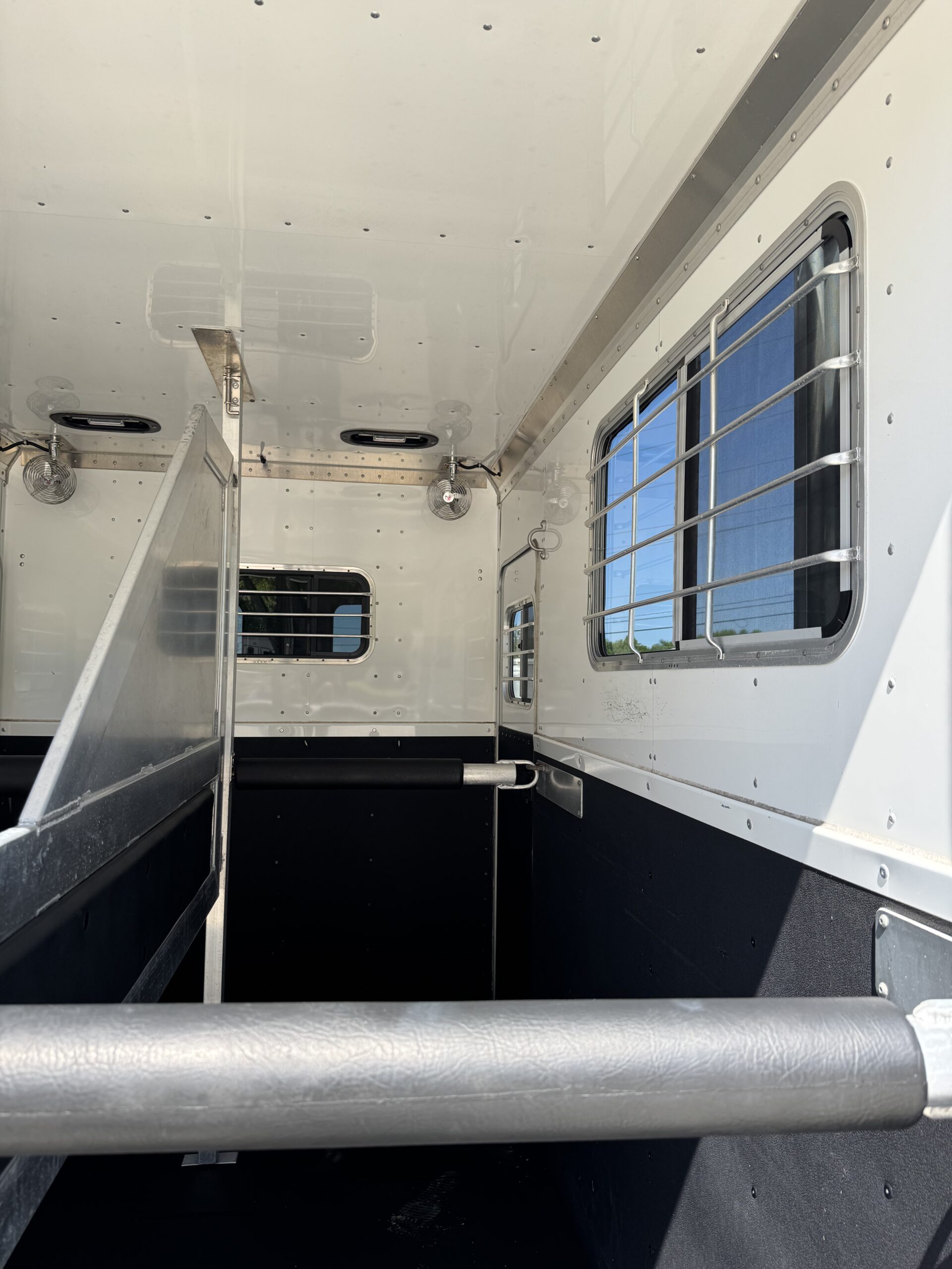 TOP OF THE LINE 2010 Eby 2 Horse Straight Load Bumper Pull $19,500