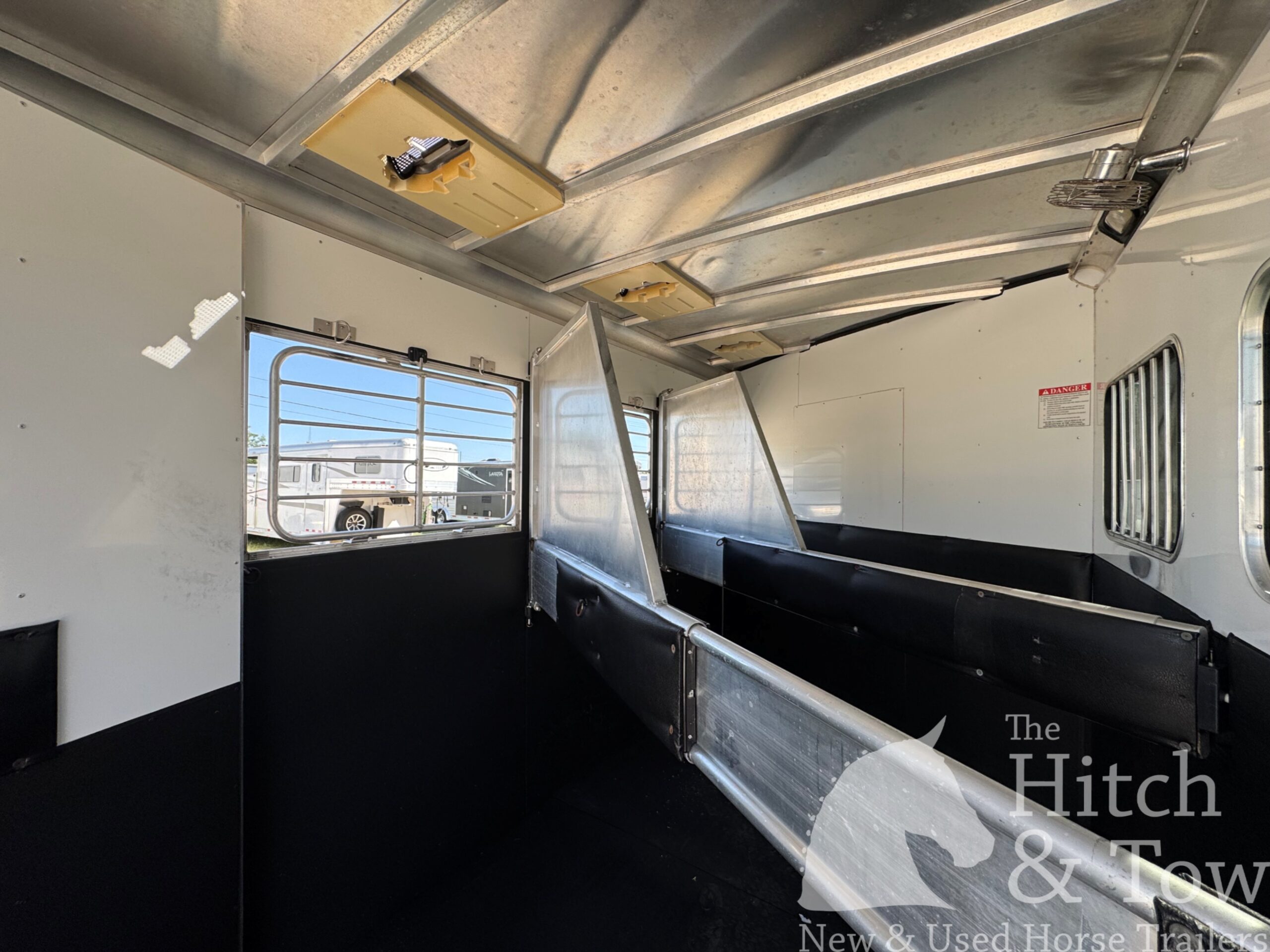 2007 SUNDOWNER 3 HORSE GOOSENECK, TONS OF OPTIONS AND UPGRADES! $13,500