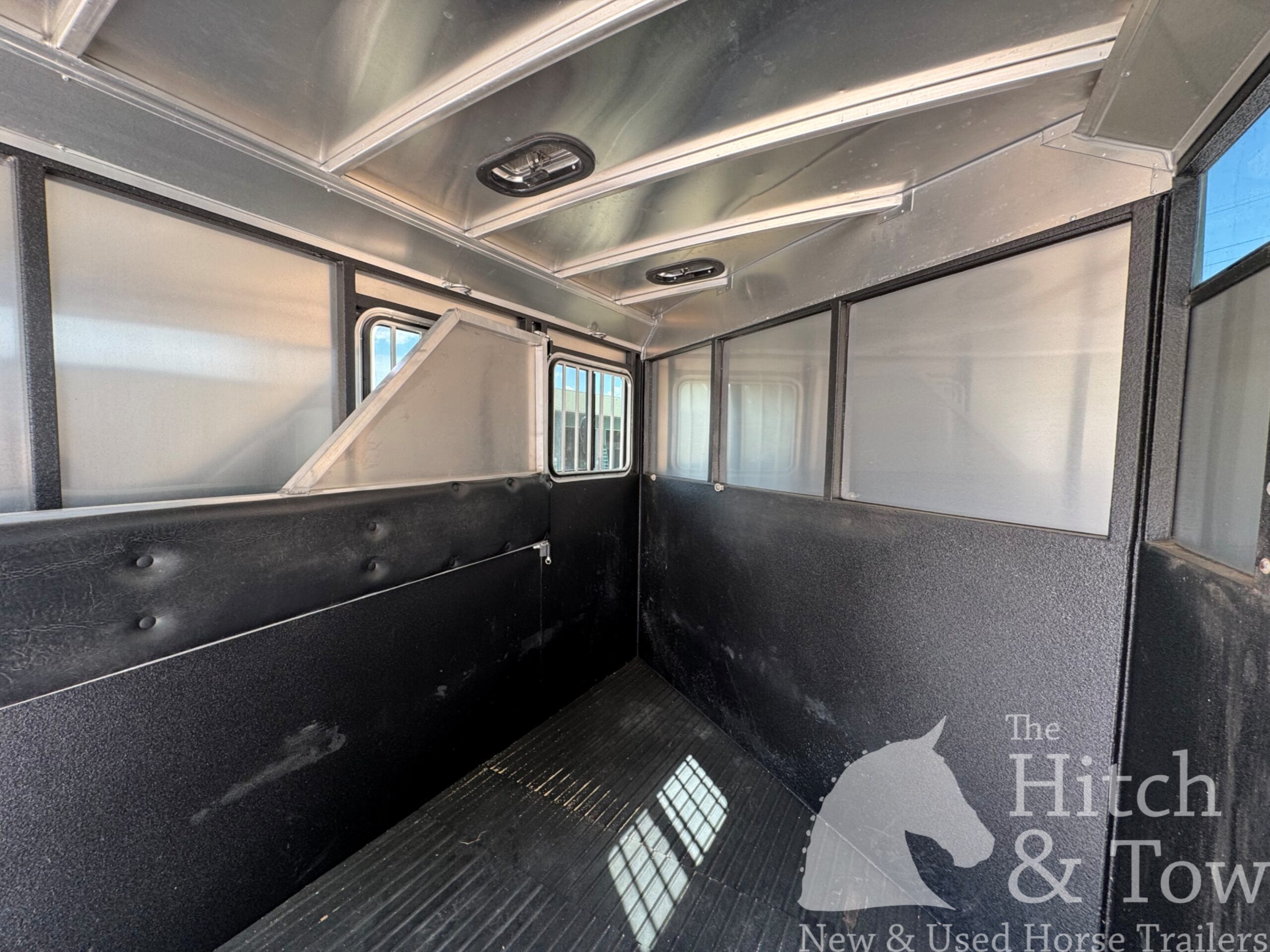 2017 LOGAN CROSS FIRE 2 HORSE SLANT BUMPER PULL TRAILER $13,500
