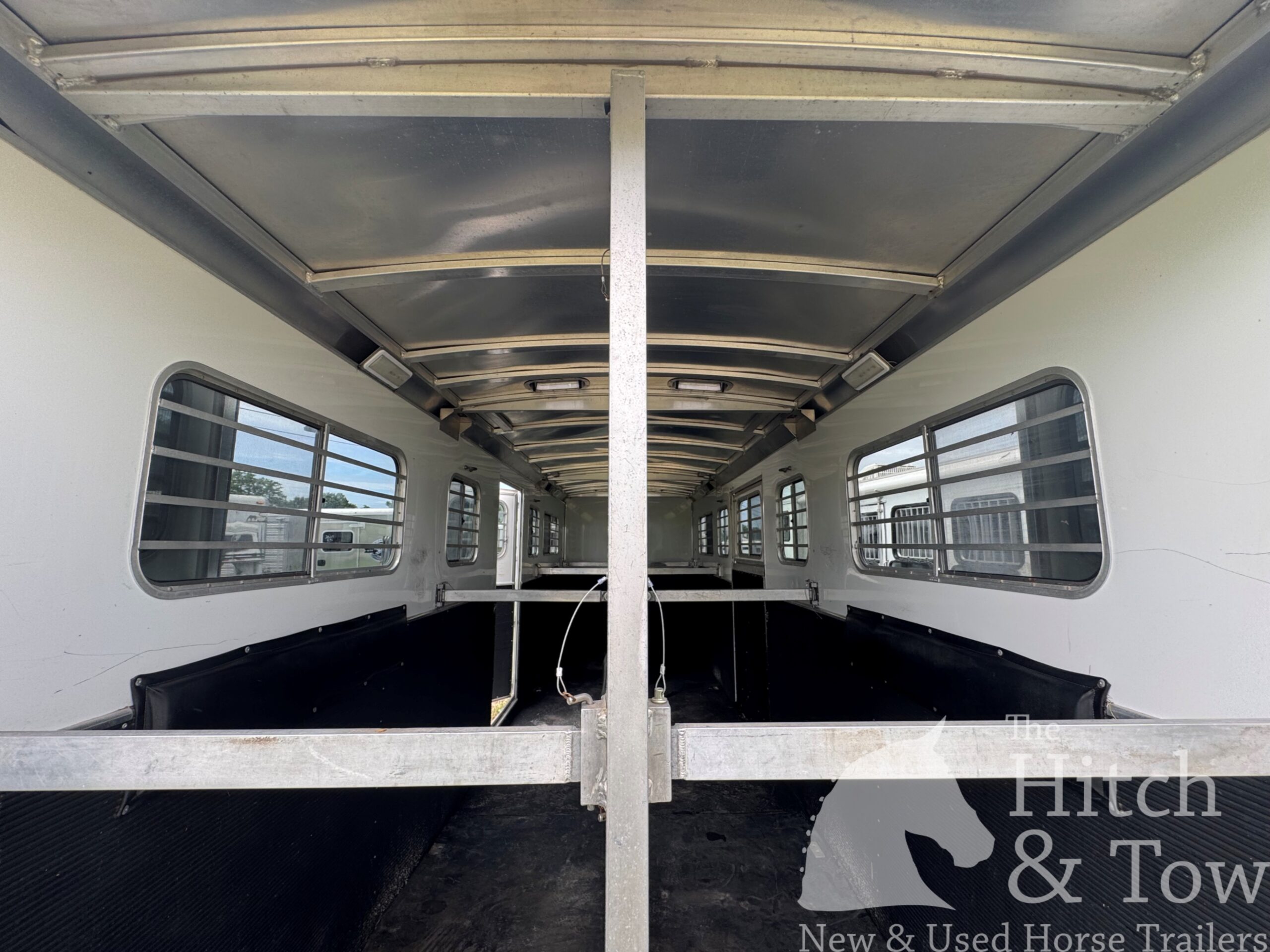 2017 Elite Trailer 4 HORSE HEAD TO HEAD $54,900