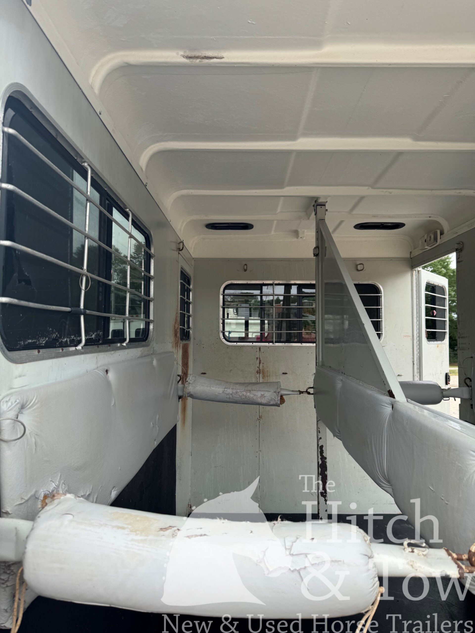 2003 HAWK 2 HORSE BUMPER PULL W/ DRESSING ROOM $7,900
