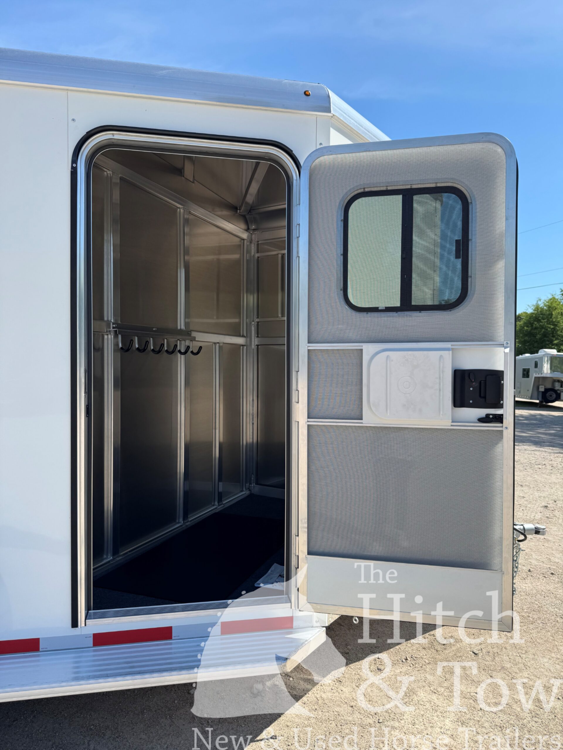 2026 ADAM 2 HORSE SLANT LOAD BUMPER PULL $15,900
