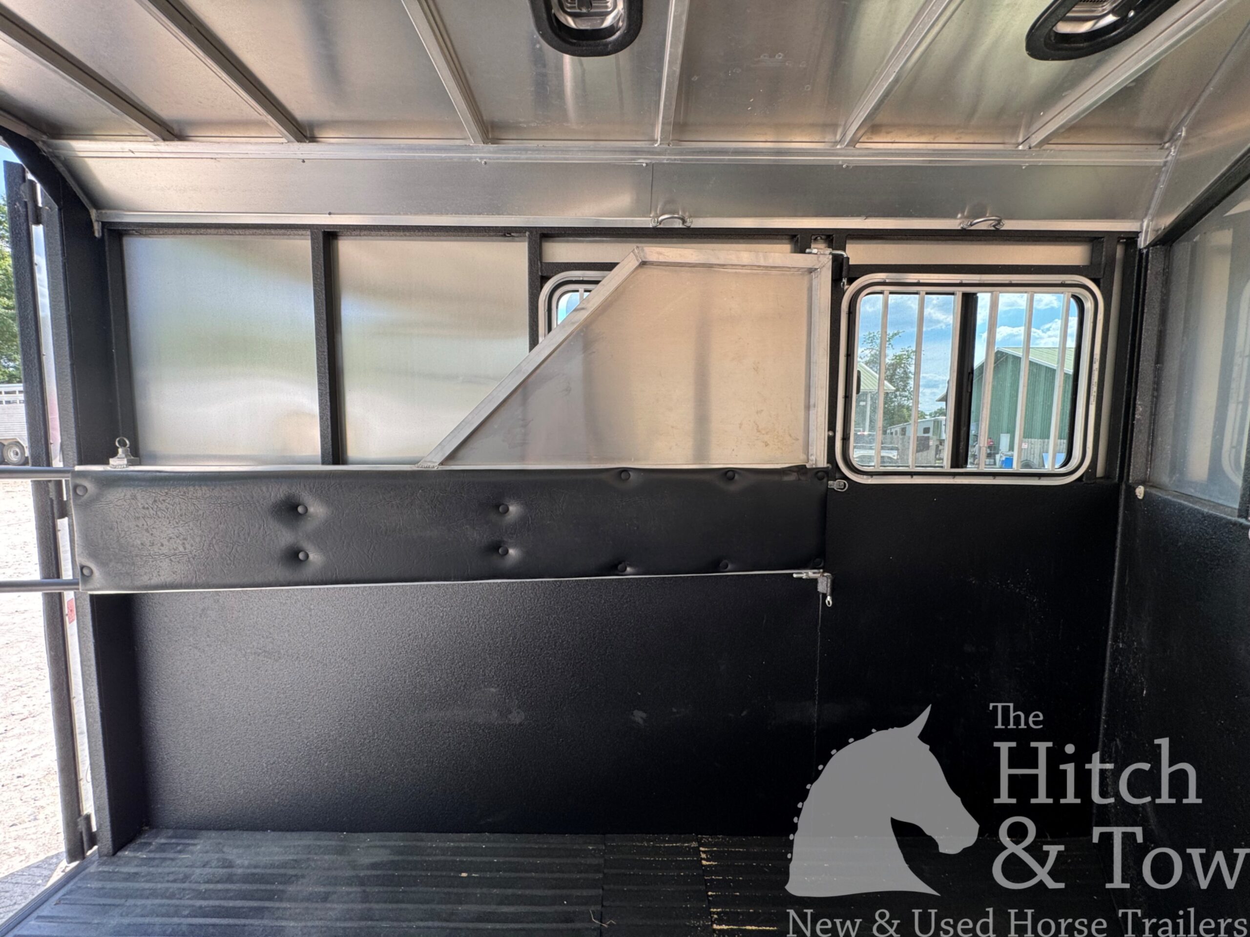 2017 LOGAN CROSS FIRE 2 HORSE SLANT BUMPER PULL TRAILER $13,500