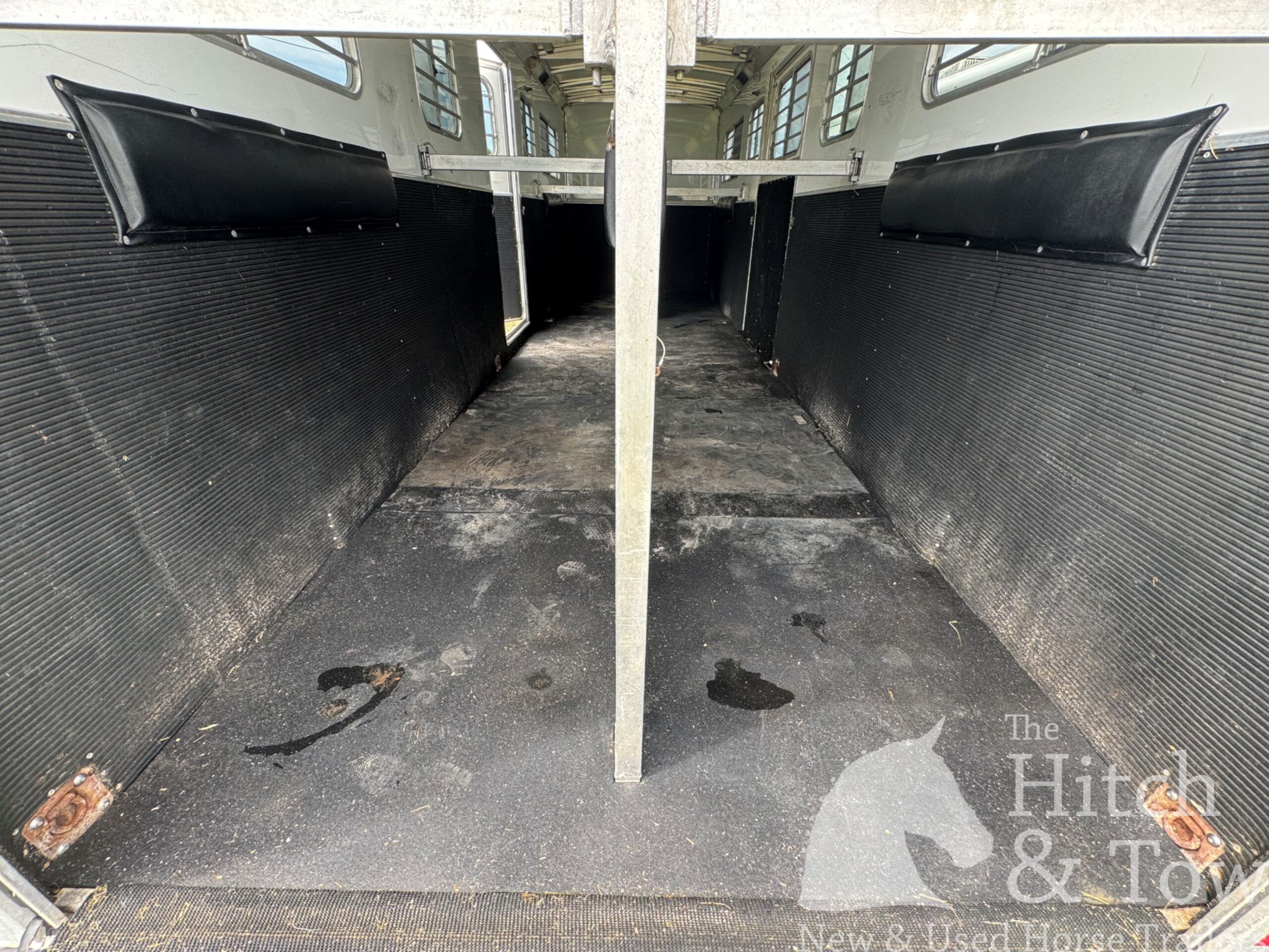 2017 Elite Trailer 4 HORSE HEAD TO HEAD $54,900