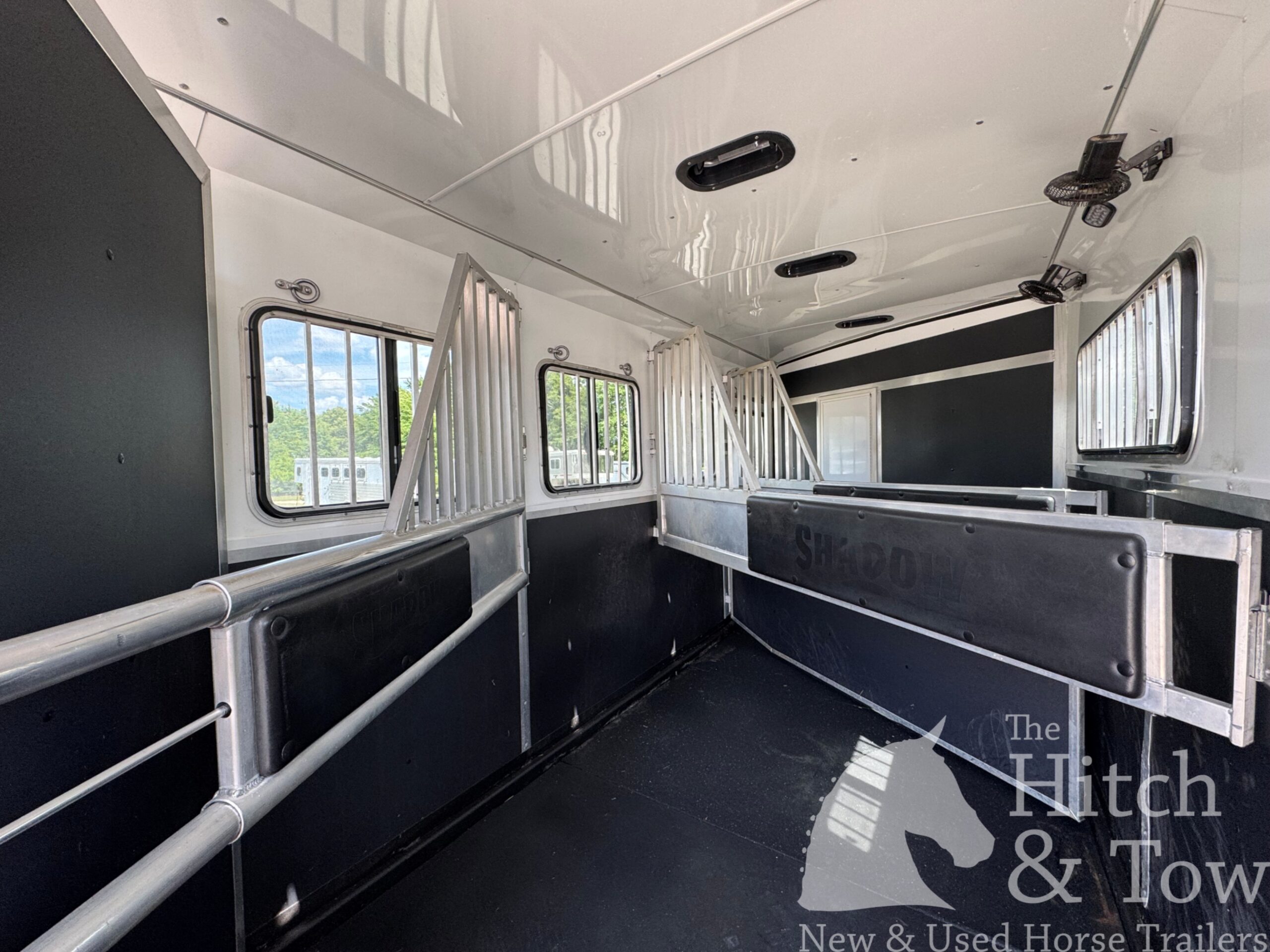 LIGHTLY USED! 2018 SHADOW 4 HORSE SLANT LOAD WEEKENDER W/ UPGRADES! $31,900