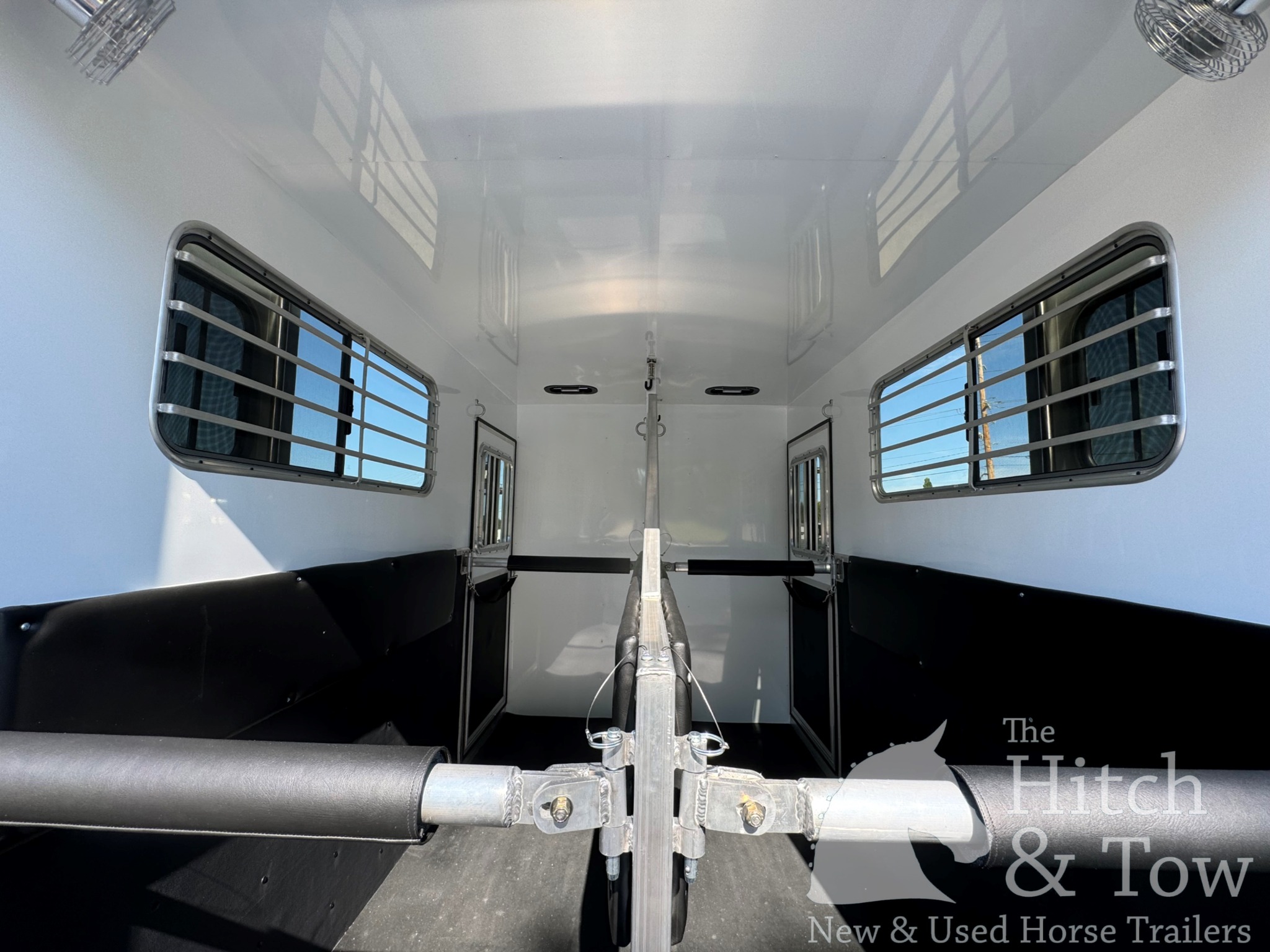 2027 KIEFERBILT KRUISER 2 HORSE BUMPER PULL W/ DRESSING ROOM $24,500