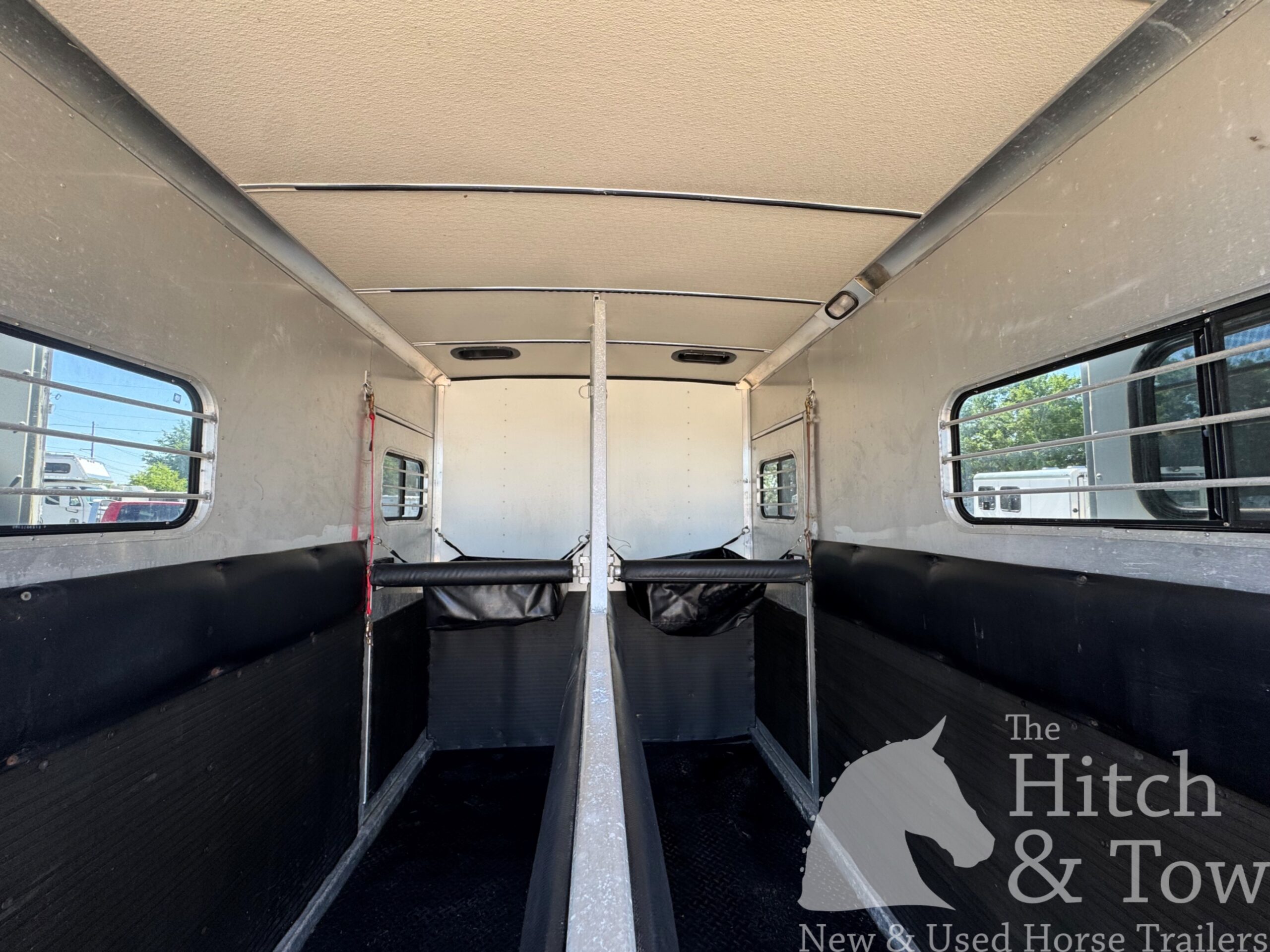 1999 SILVER STAR 2 HORSE BUMPER PULL W/ DRESSING ROOM $9,500