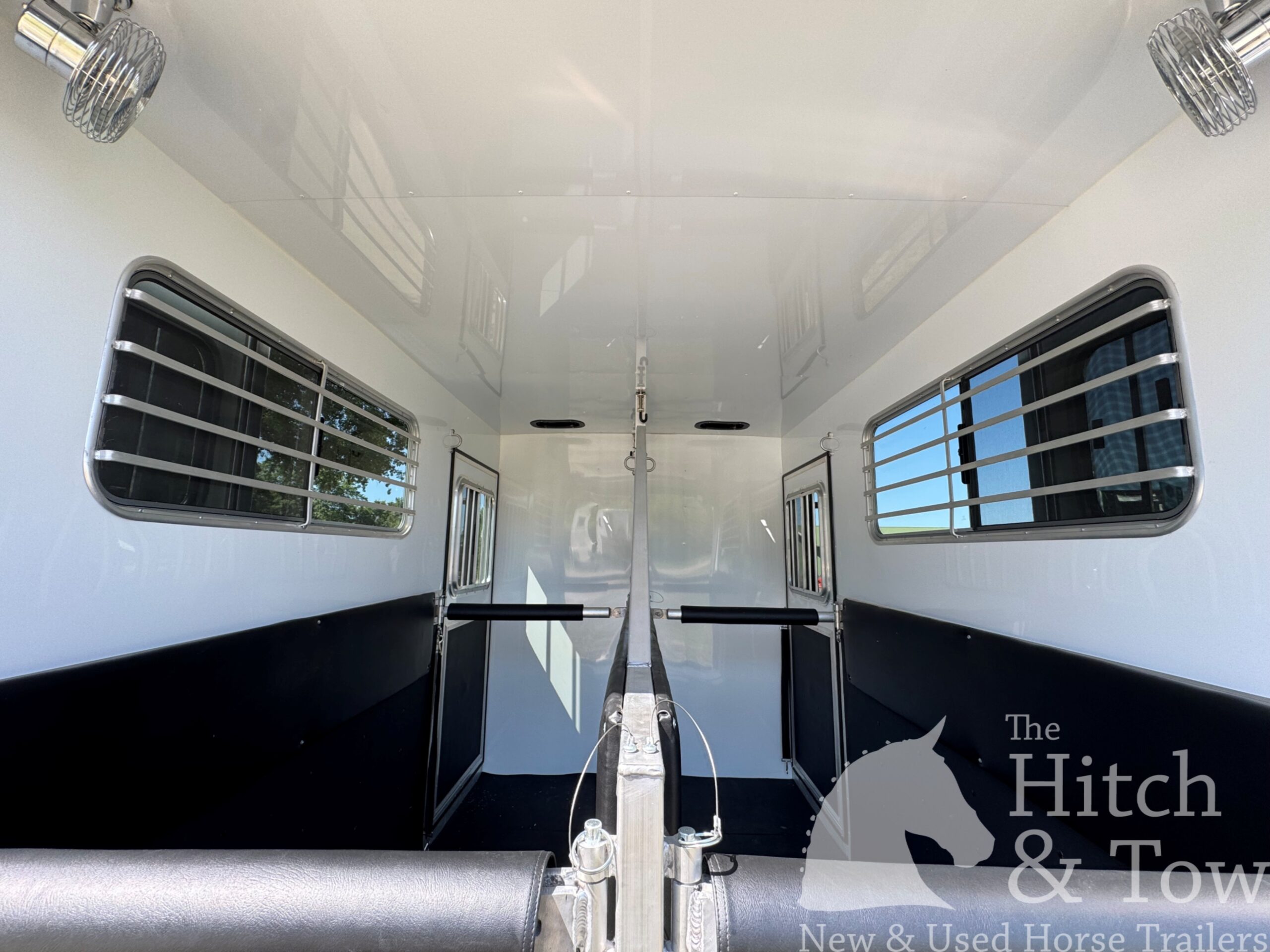 2026 KIEFERBILT KRUISER 2 HORSE BUMPER PULL W/ DRESSING ROOM $21,500