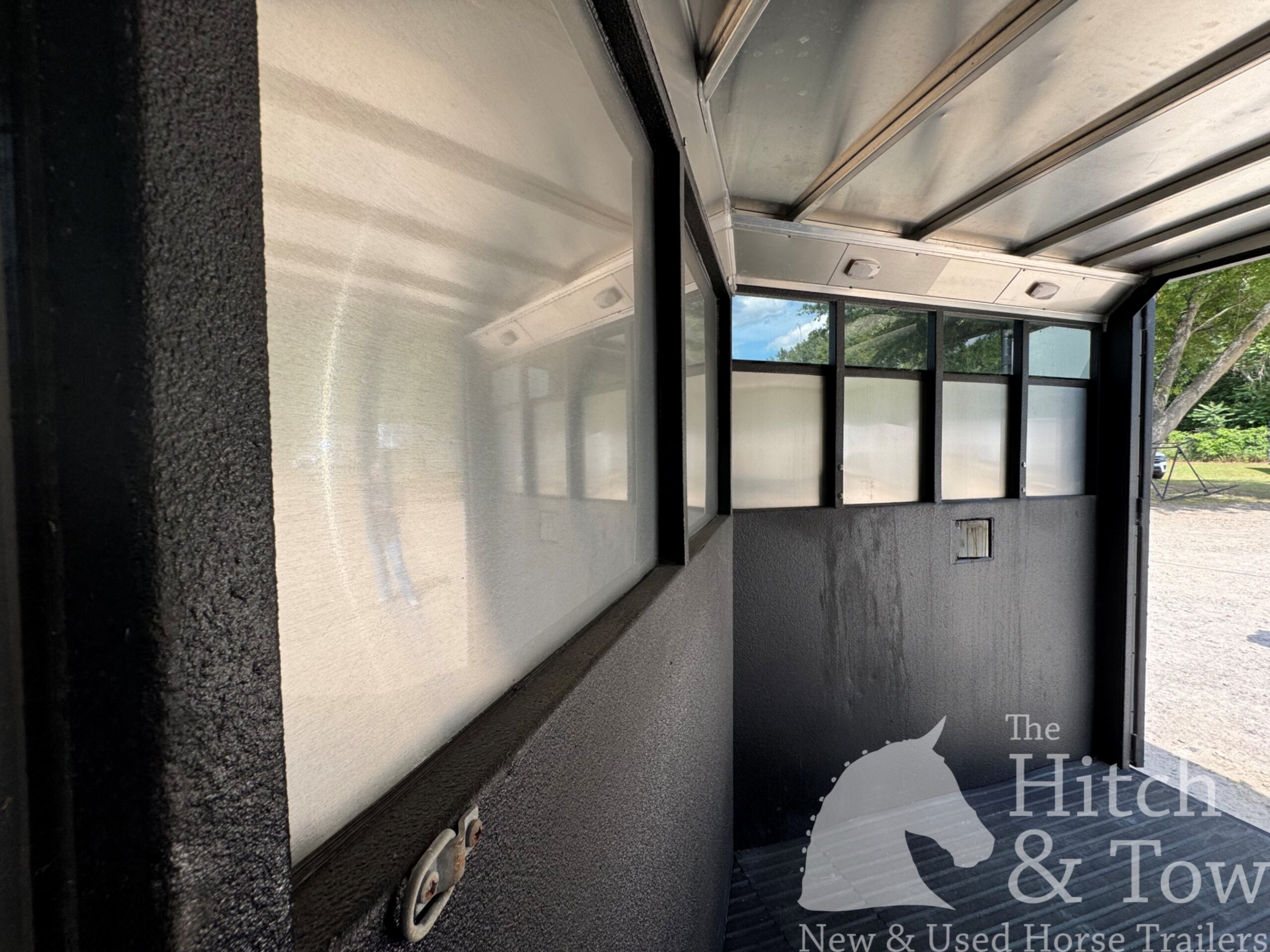 2017 LOGAN CROSS FIRE 2 HORSE SLANT BUMPER PULL TRAILER $13,500