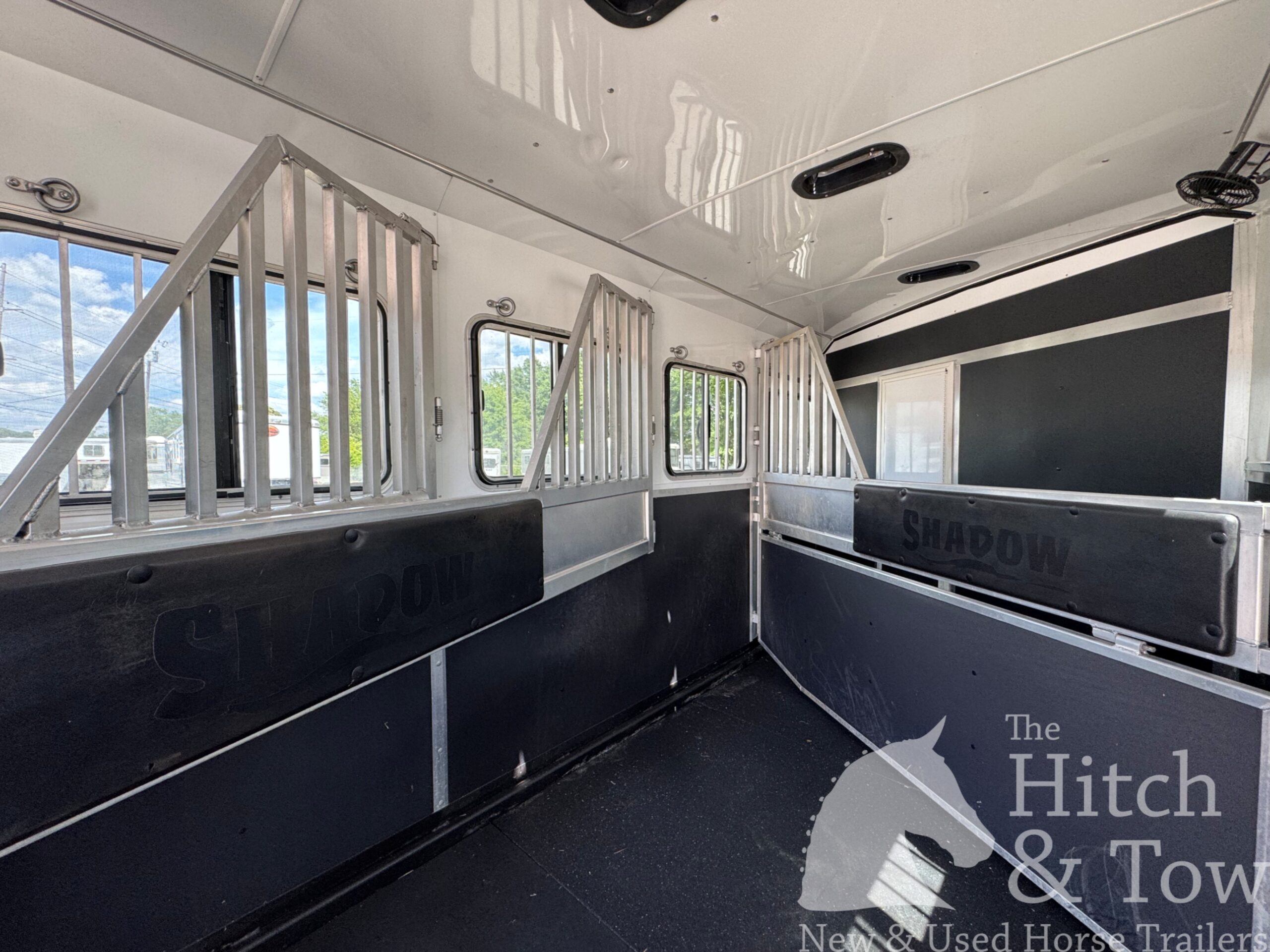 LIGHTLY USED! 2018 SHADOW 4 HORSE SLANT LOAD WEEKENDER W/ UPGRADES! $31,900