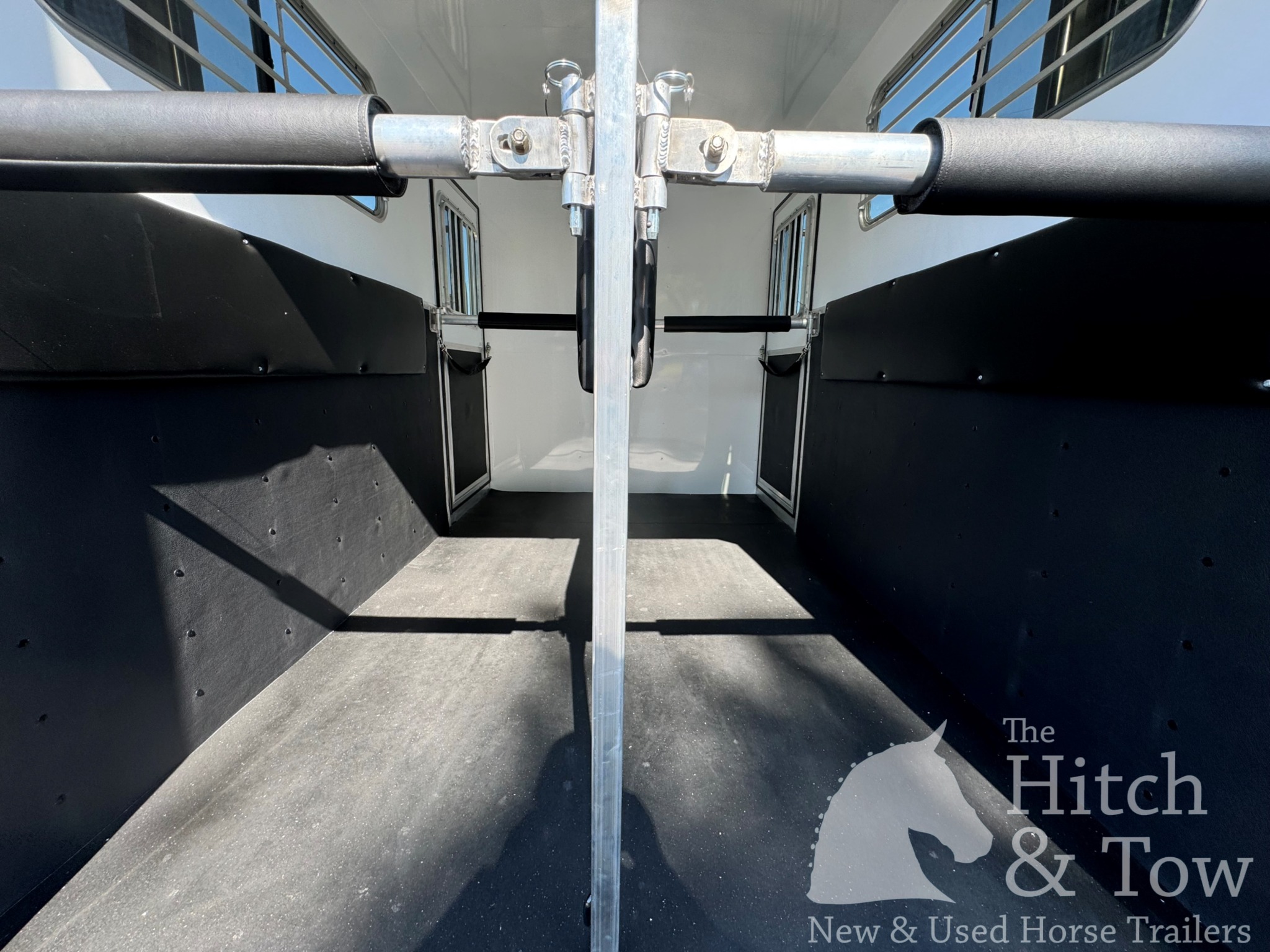 2027 KIEFERBILT KRUISER 2 HORSE BUMPER PULL W/ DRESSING ROOM $24,500