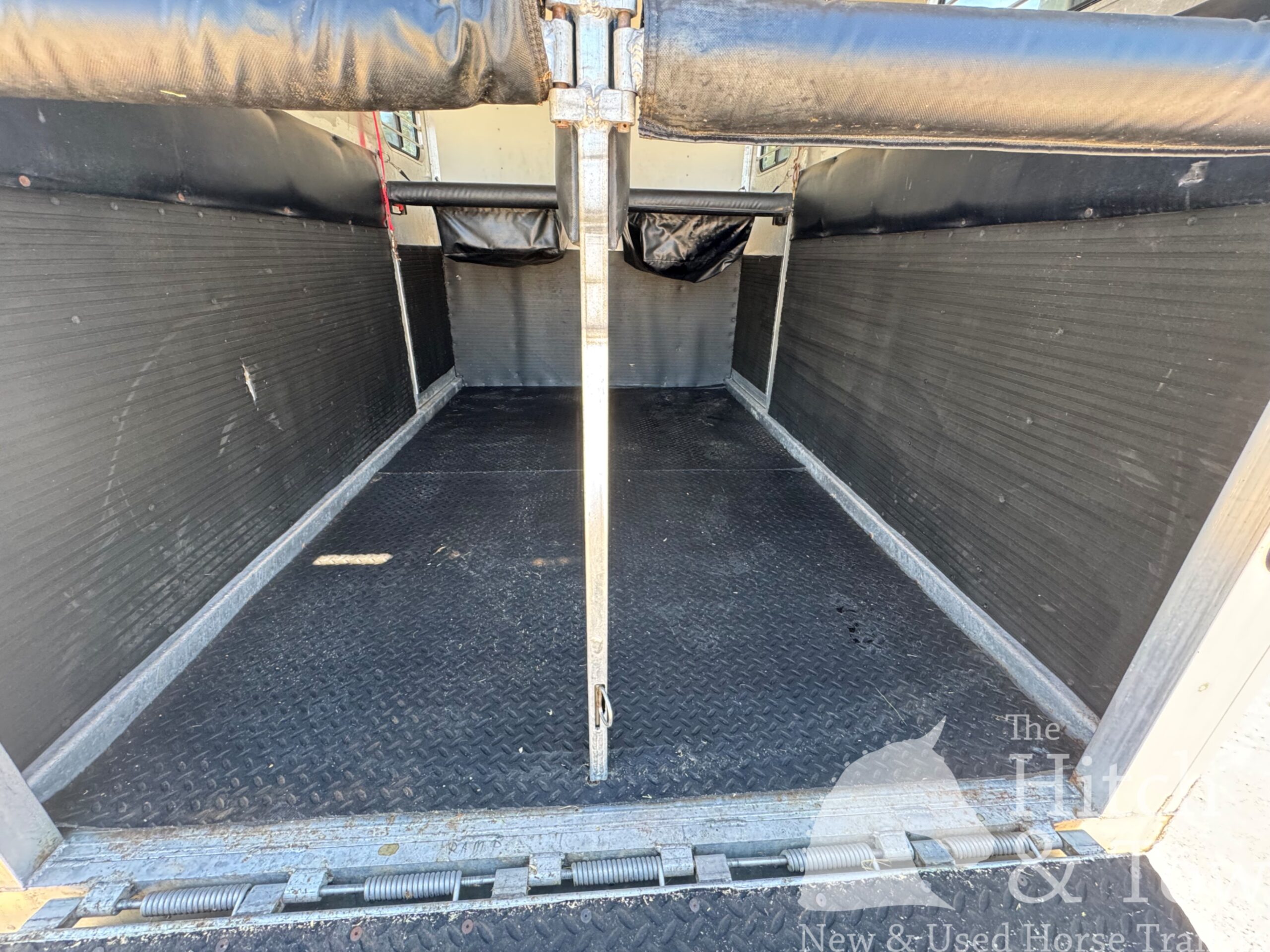 1999 SILVER STAR 2 HORSE BUMPER PULL W/ DRESSING ROOM $9,500