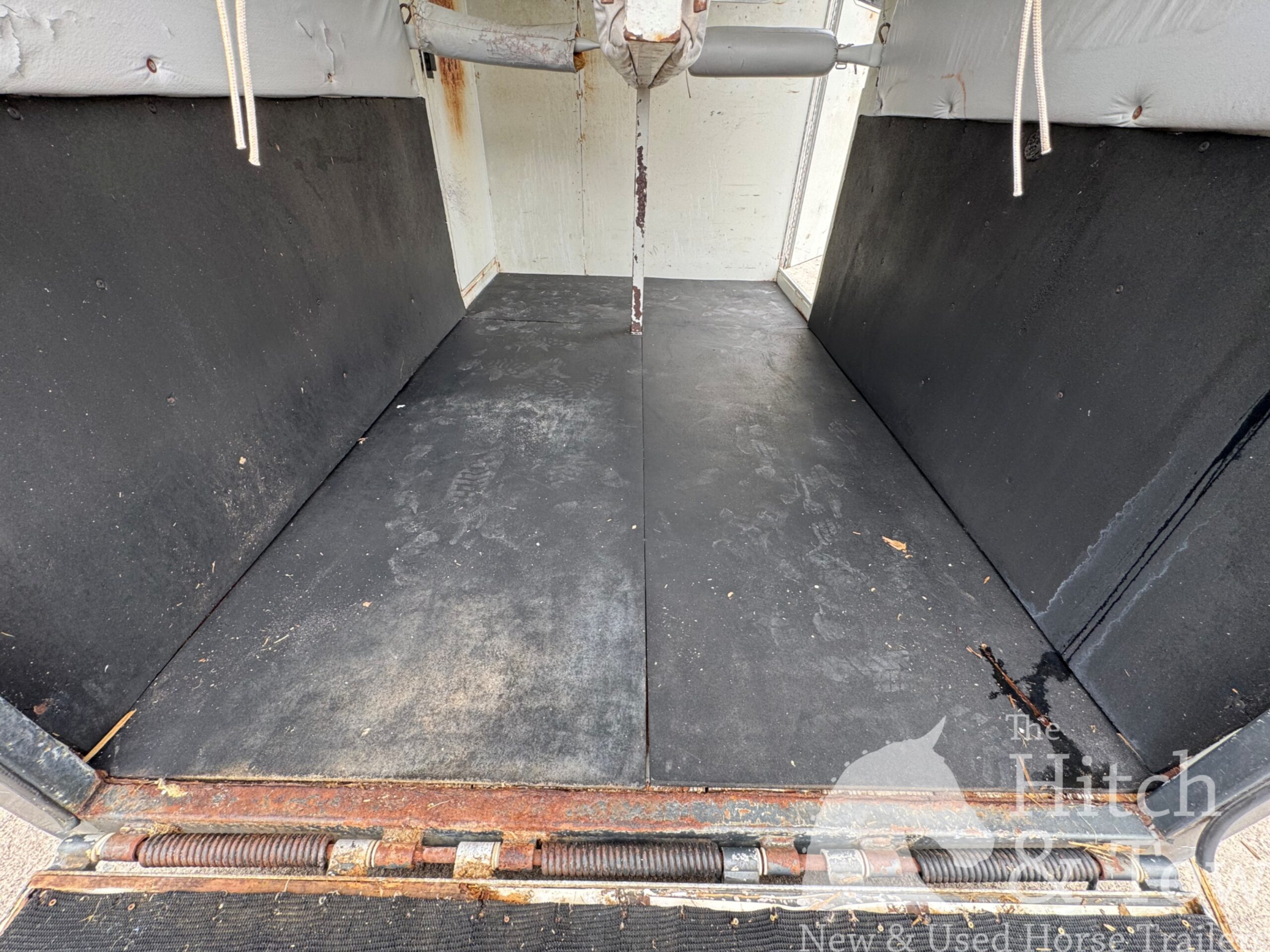 2003 HAWK 2 HORSE BUMPER PULL W/ DRESSING ROOM $7,900