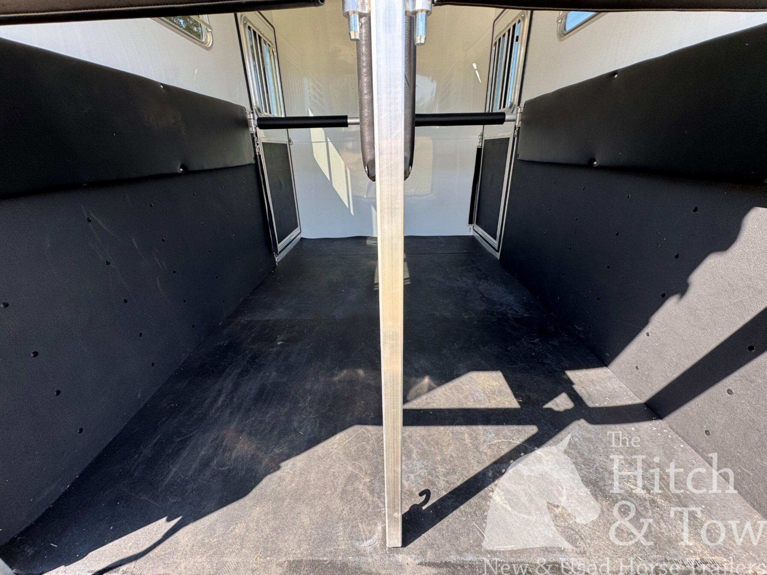 2026 KIEFERBILT KRUISER 2 HORSE BUMPER PULL W/ DRESSING ROOM $21,500