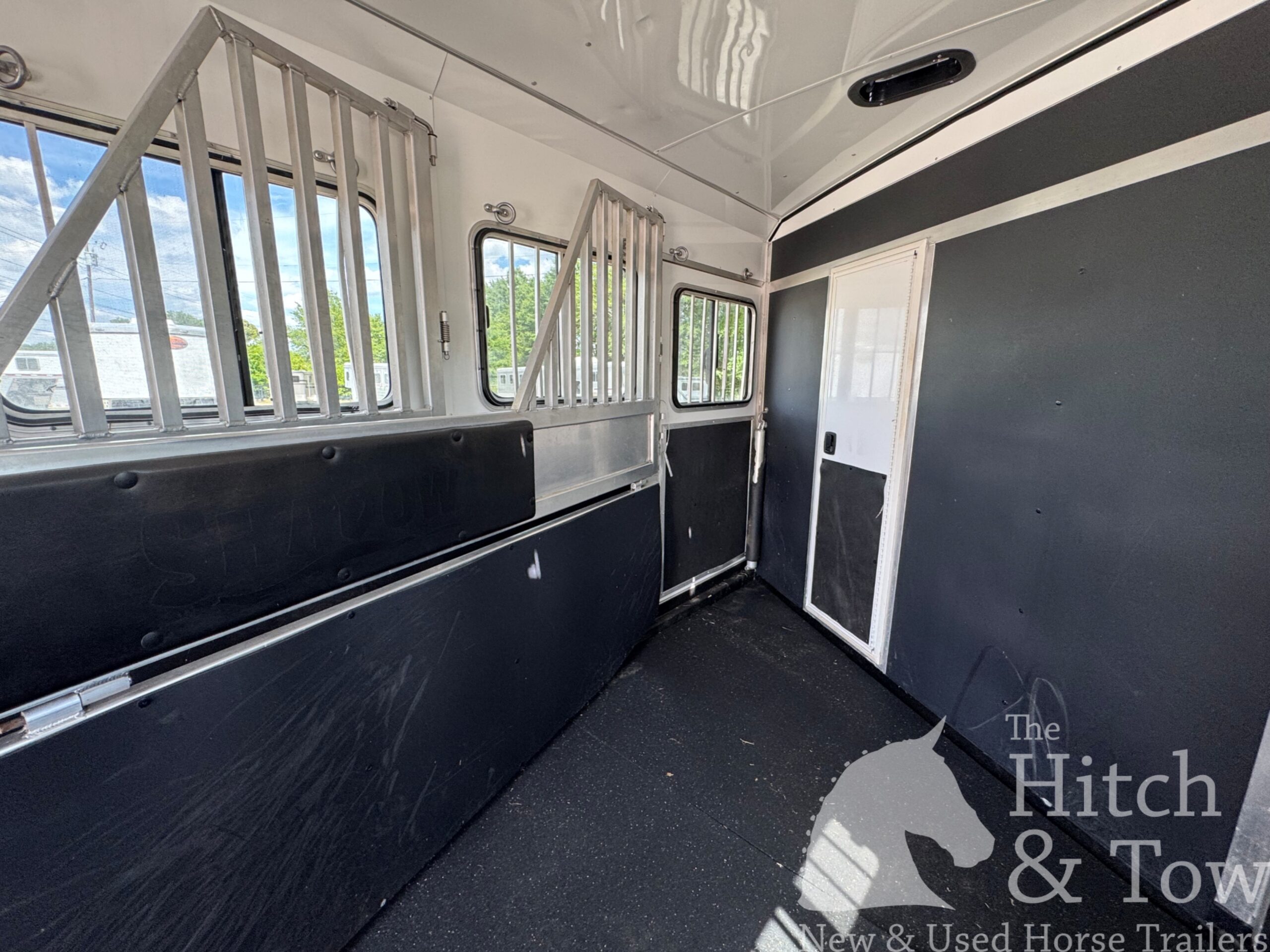 LIGHTLY USED! 2018 SHADOW 4 HORSE SLANT LOAD WEEKENDER W/ UPGRADES! $31,900