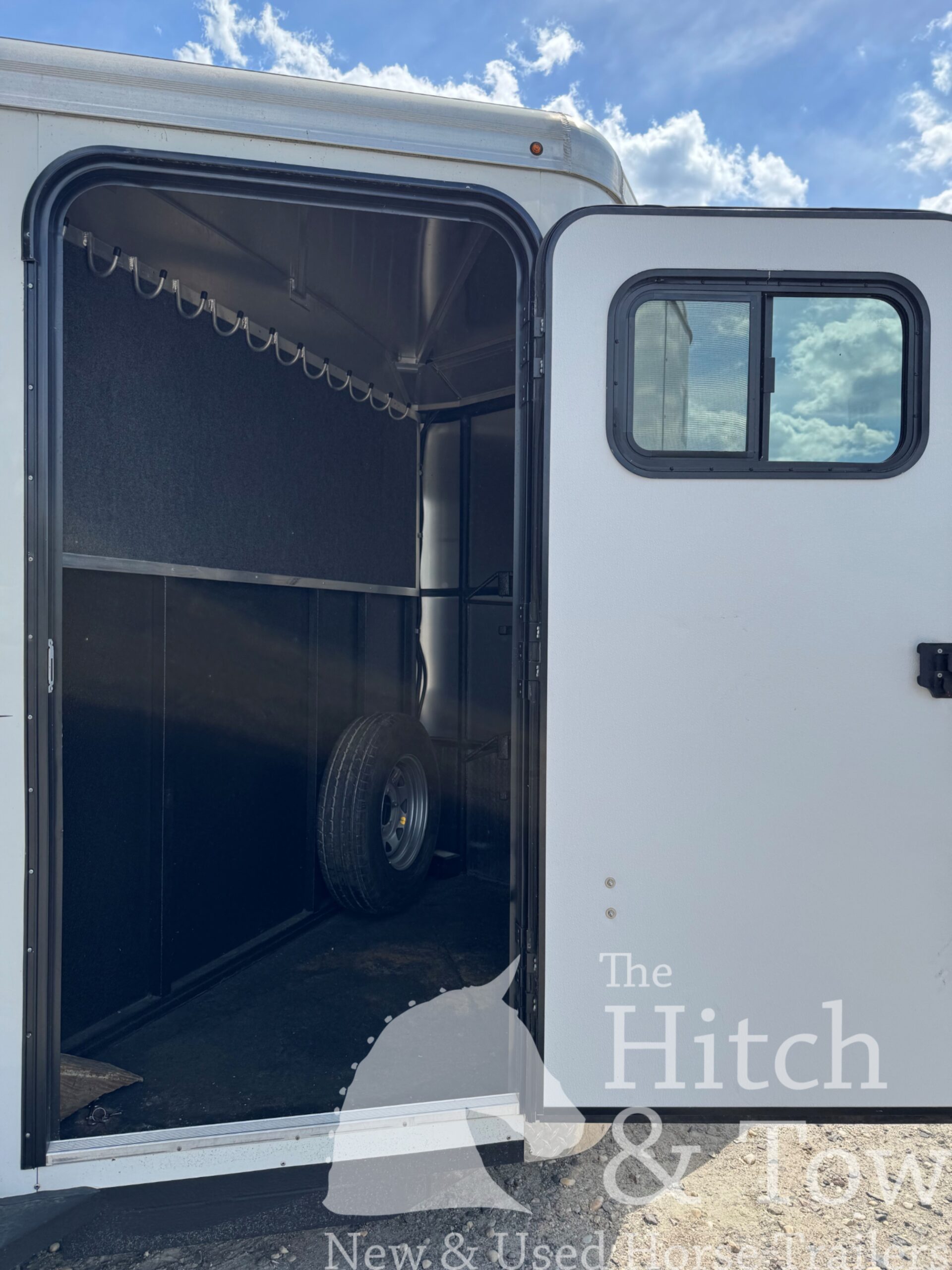 2017 LOGAN CROSS FIRE 2 HORSE SLANT BUMPER PULL TRAILER $13,500