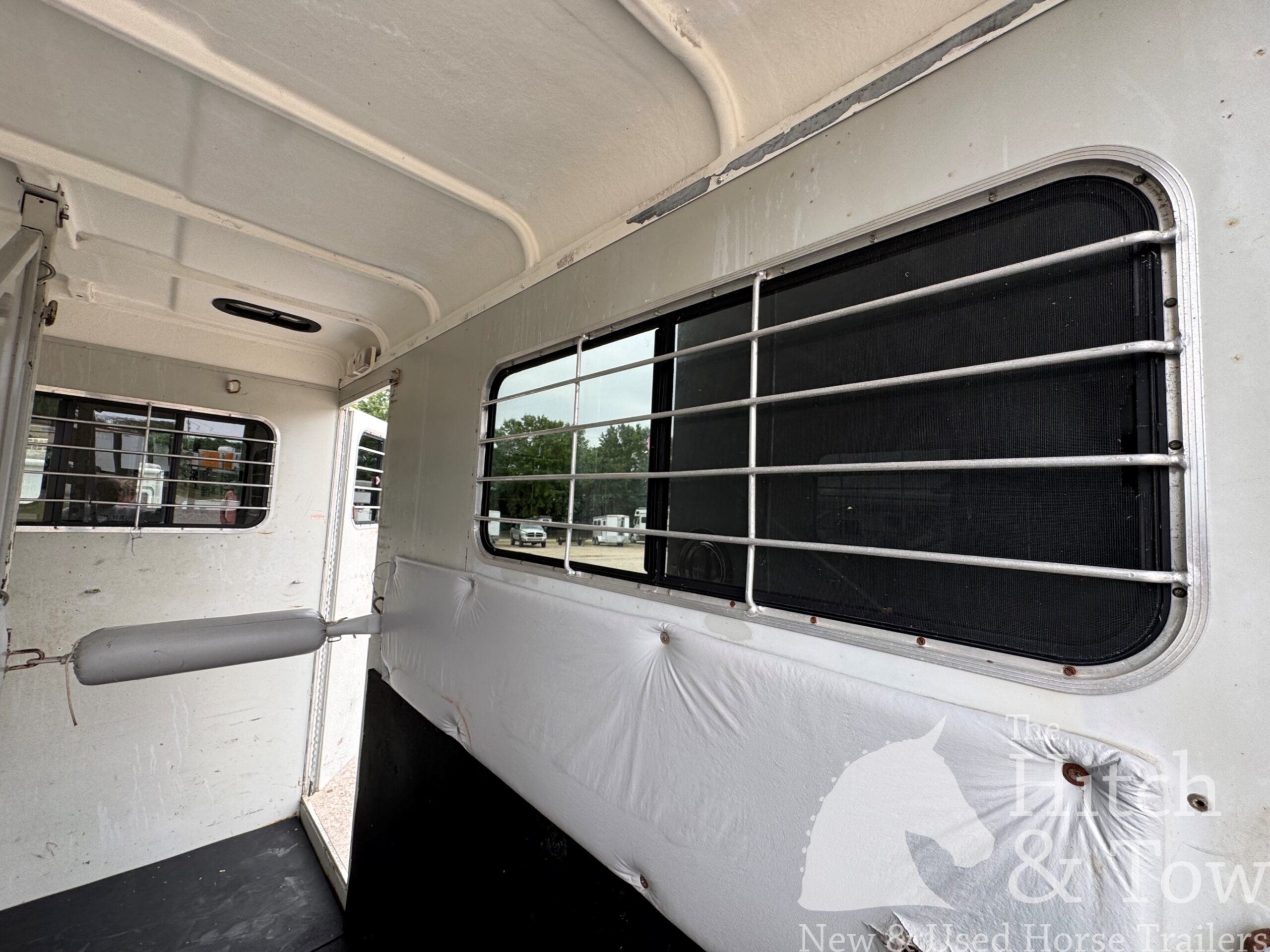 2003 HAWK 2 HORSE BUMPER PULL W/ DRESSING ROOM $7,900
