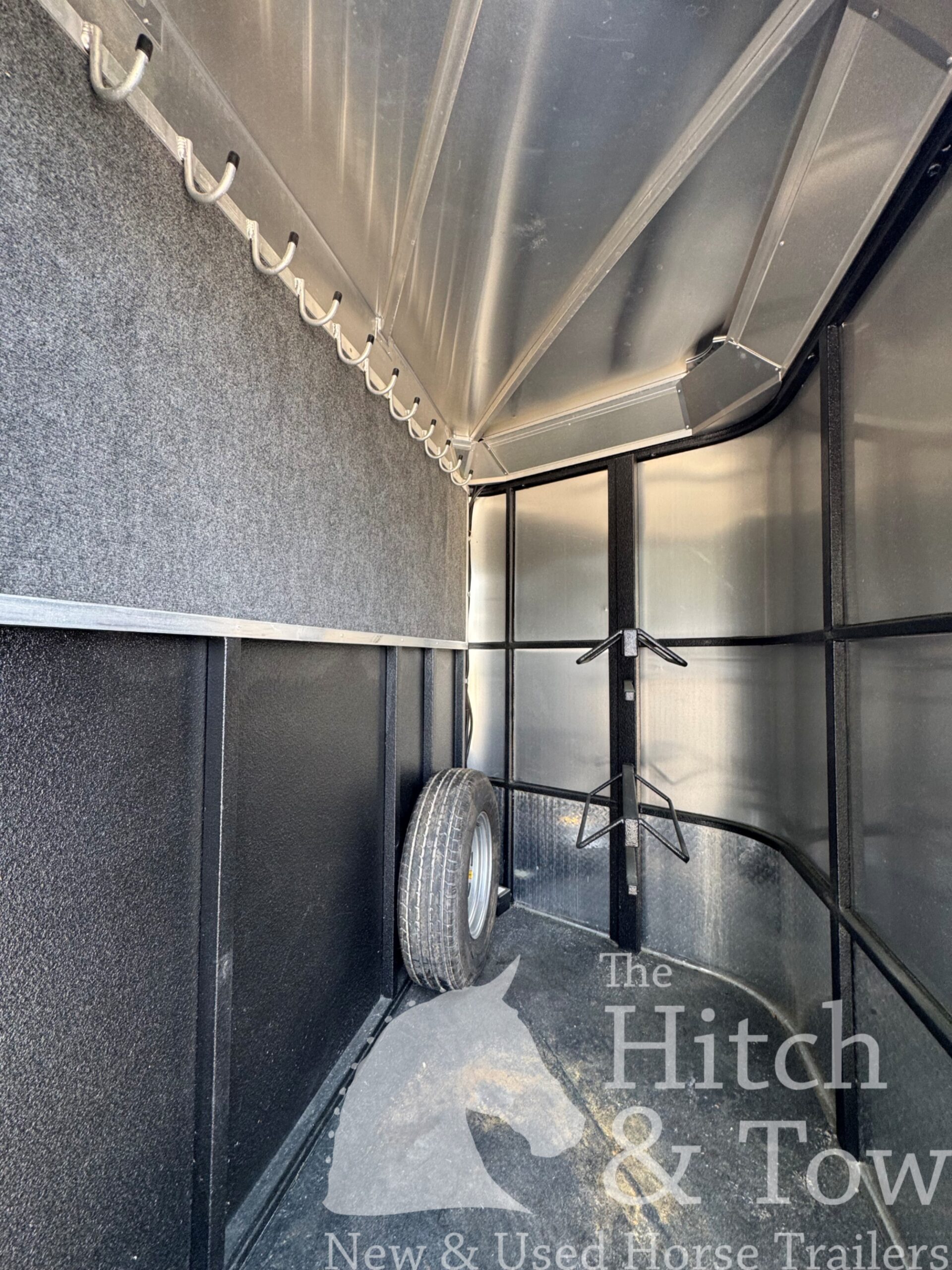 2017 LOGAN CROSS FIRE 2 HORSE SLANT BUMPER PULL TRAILER $13,500