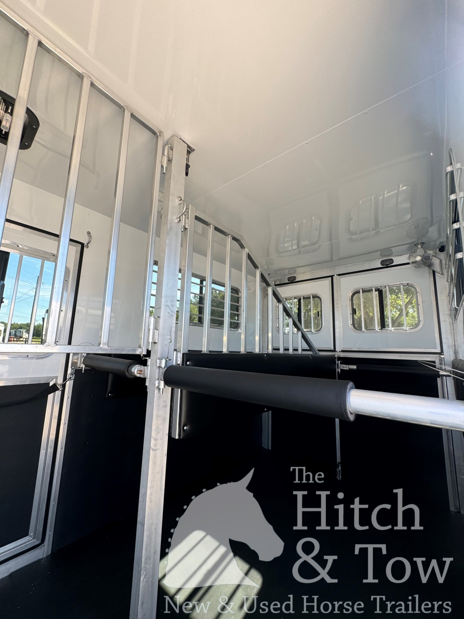 2027 KIEFERBILT KRUISER 2 HORSE BUMPER PULL W/ DRESSING ROOM $24,500