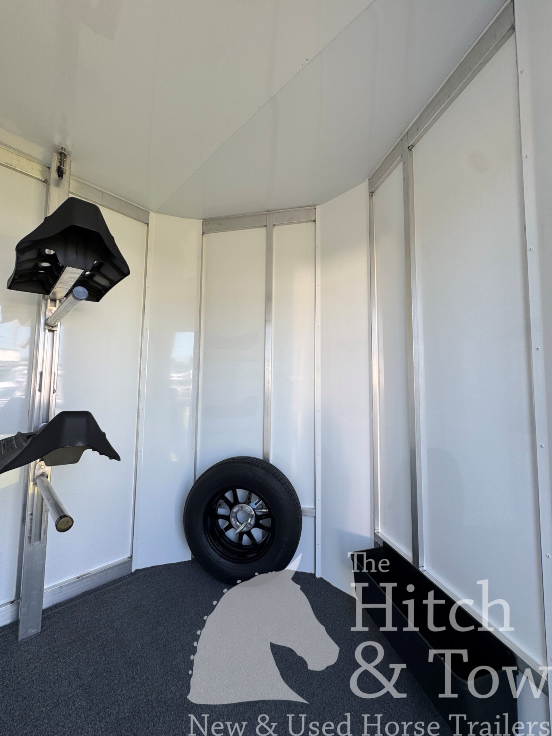2026 KIEFERBILT KRUISER 2 HORSE BUMPER PULL W/ DRESSING ROOM $21,500