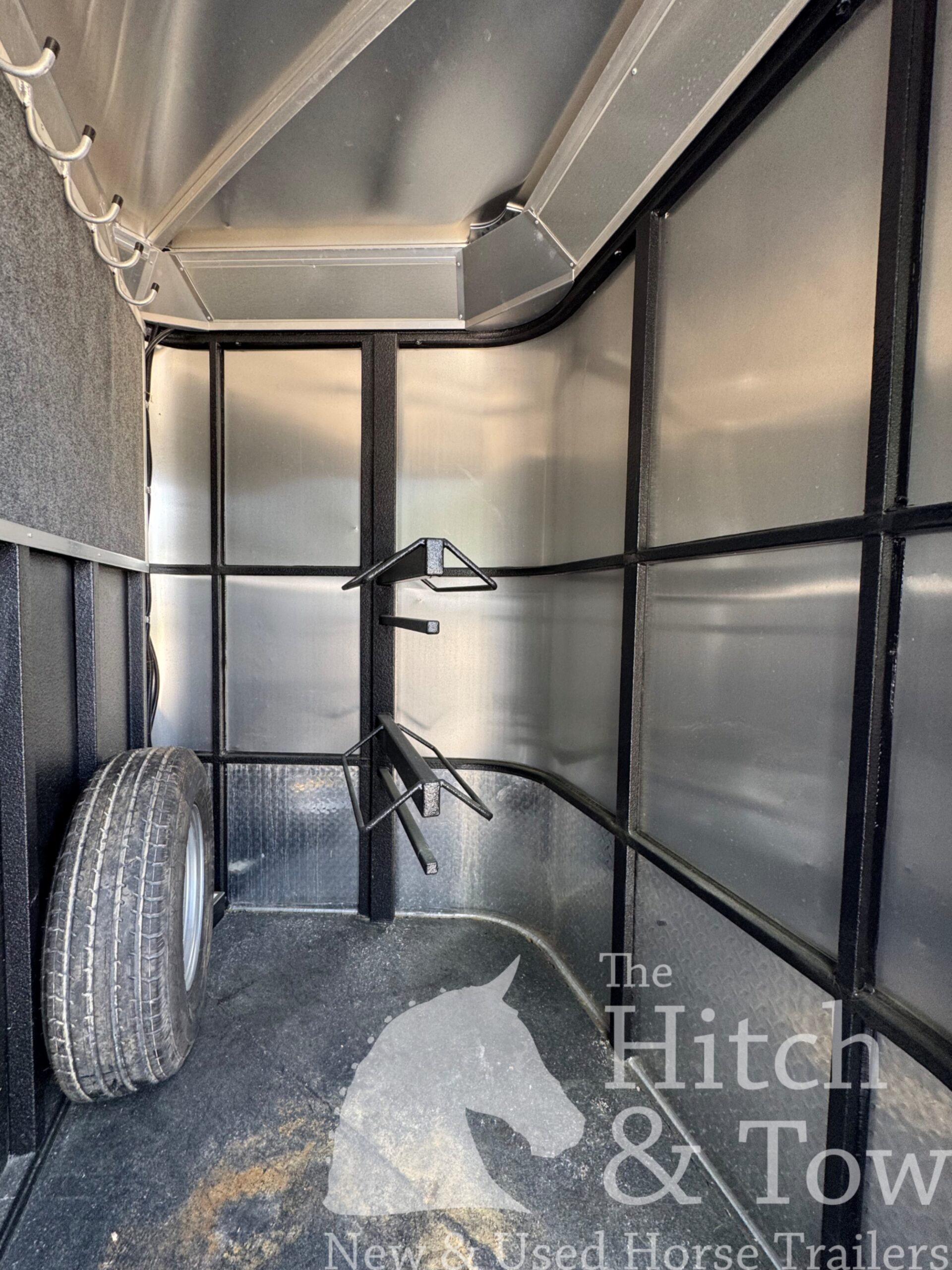 2017 LOGAN CROSS FIRE 2 HORSE SLANT BUMPER PULL TRAILER $13,500