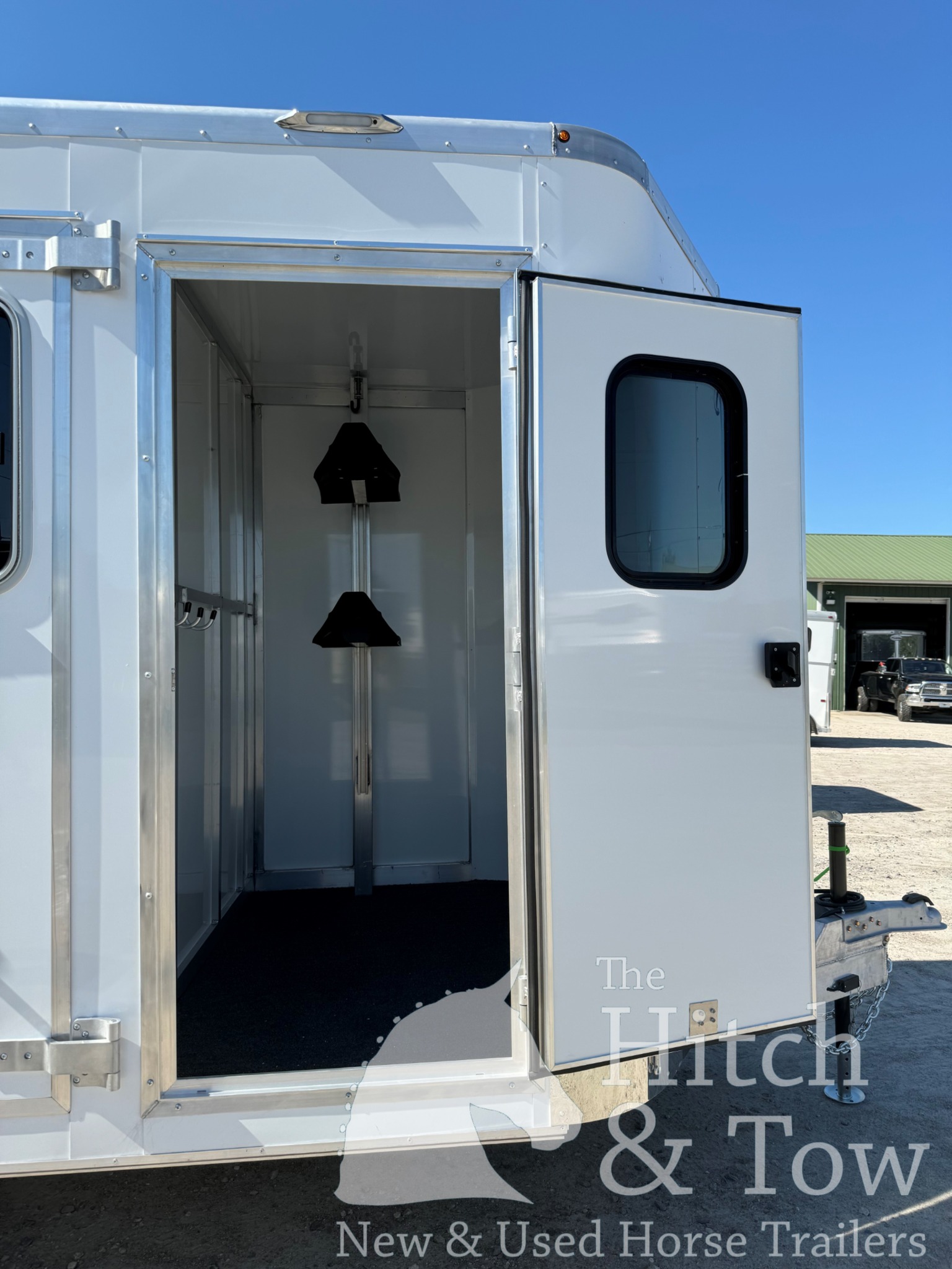 2027 KIEFERBILT KRUISER 2 HORSE BUMPER PULL W/ DRESSING ROOM $24,500