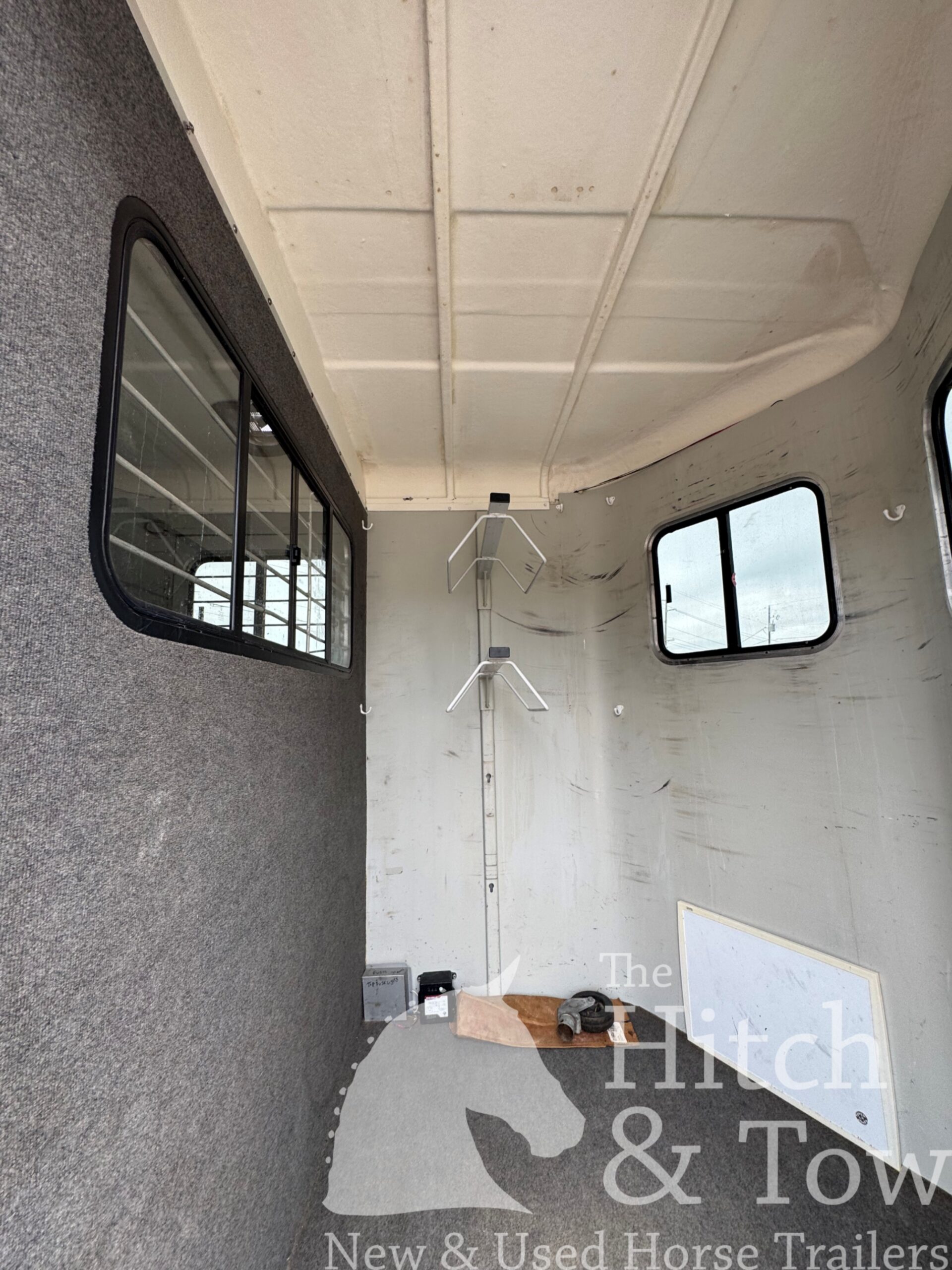 2003 HAWK 2 HORSE BUMPER PULL W/ DRESSING ROOM $7,900
