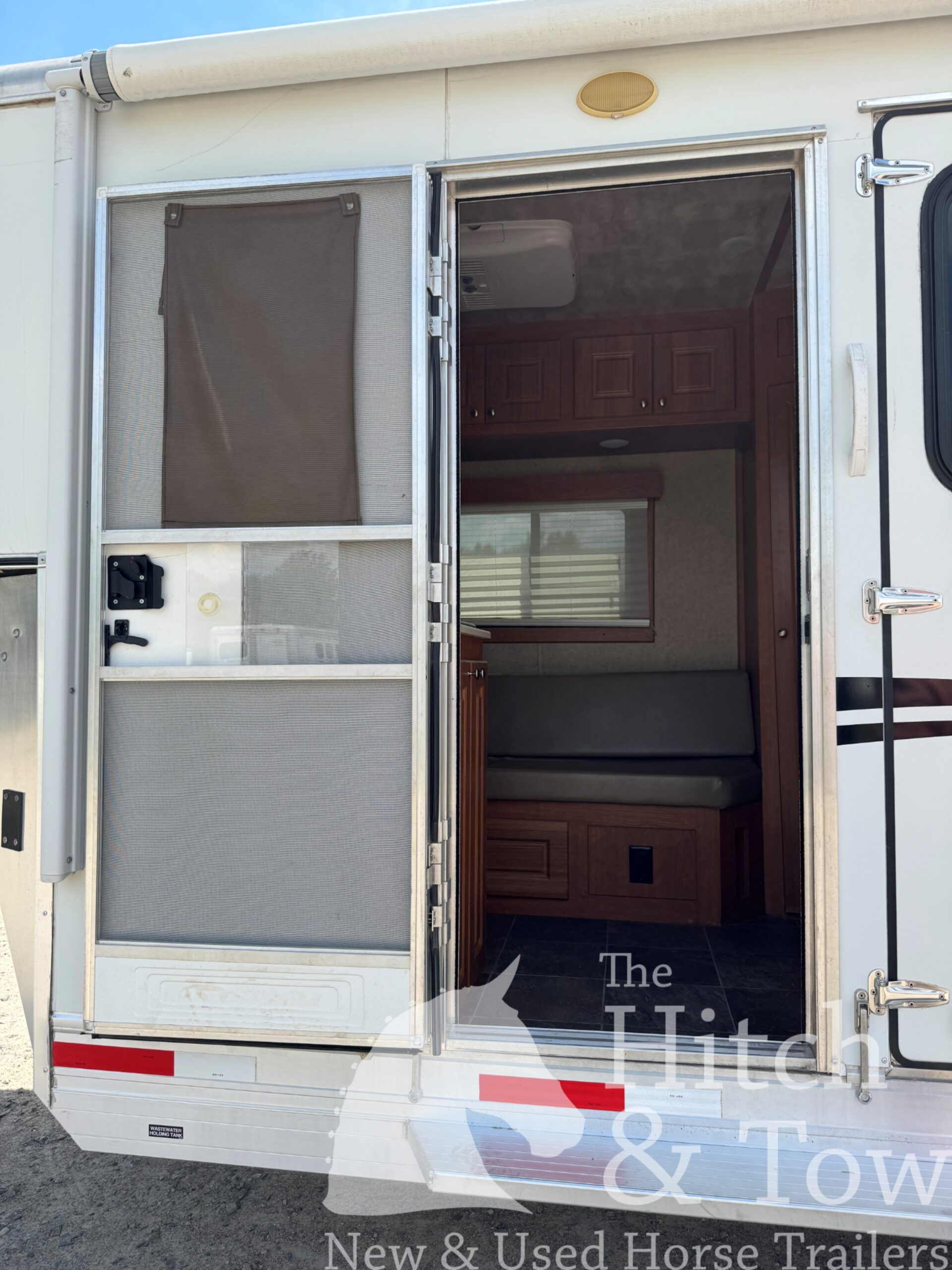LIGHTLY USED! 2018 SHADOW 4 HORSE SLANT LOAD WEEKENDER W/ UPGRADES! $31,900