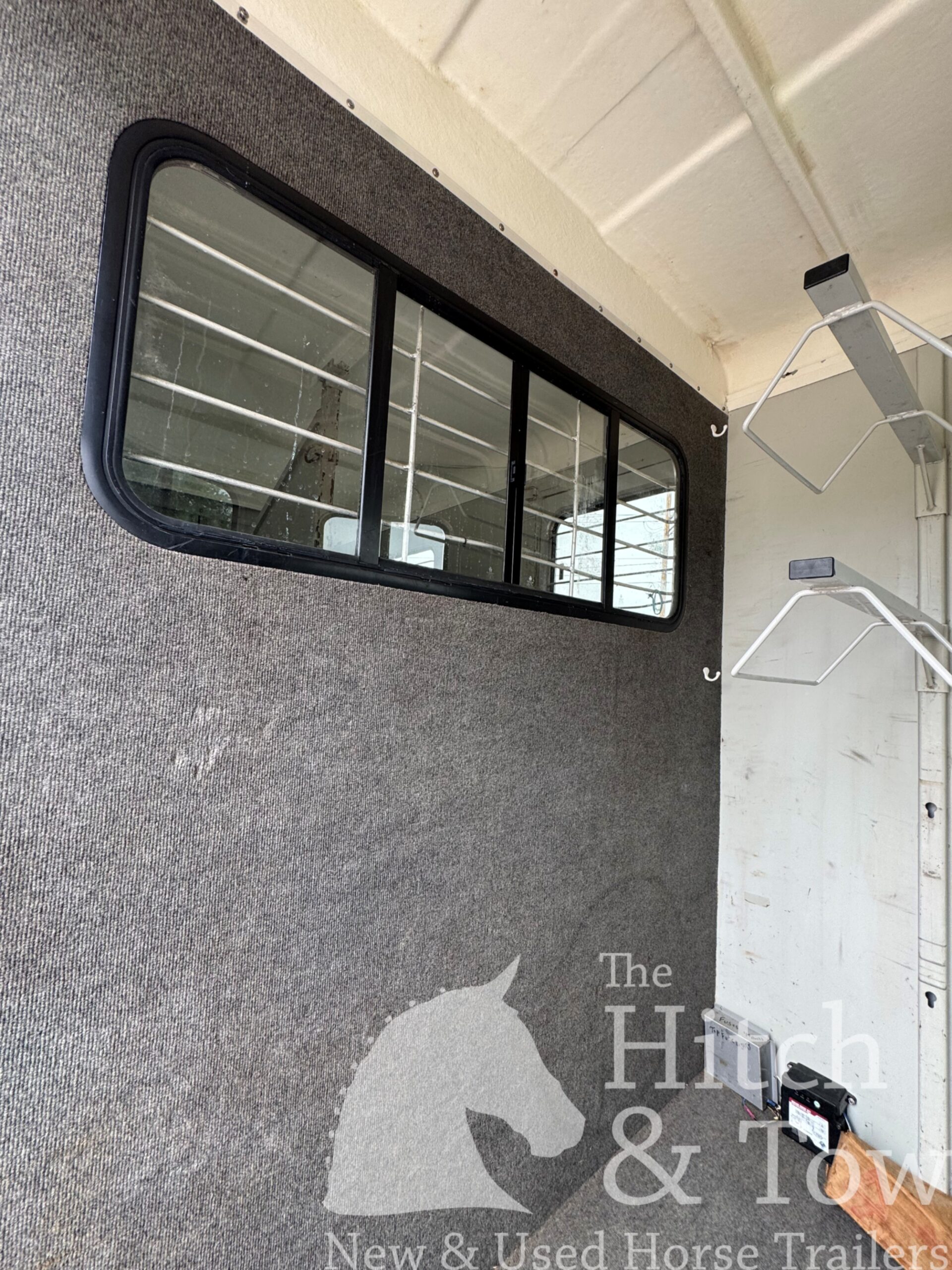 2003 HAWK 2 HORSE BUMPER PULL W/ DRESSING ROOM $7,900