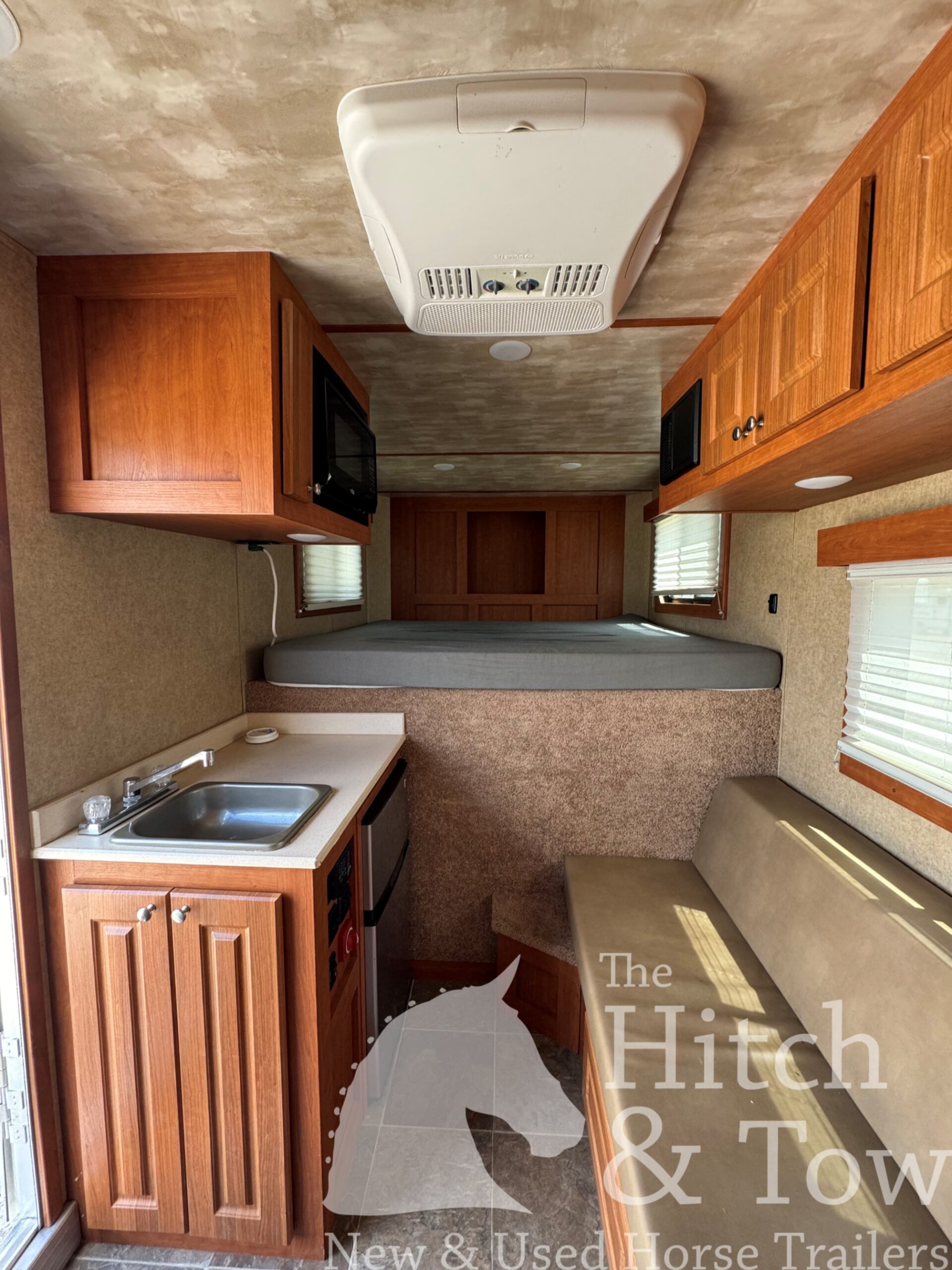 LIGHTLY USED! 2018 SHADOW 4 HORSE SLANT LOAD WEEKENDER W/ UPGRADES! $31,900