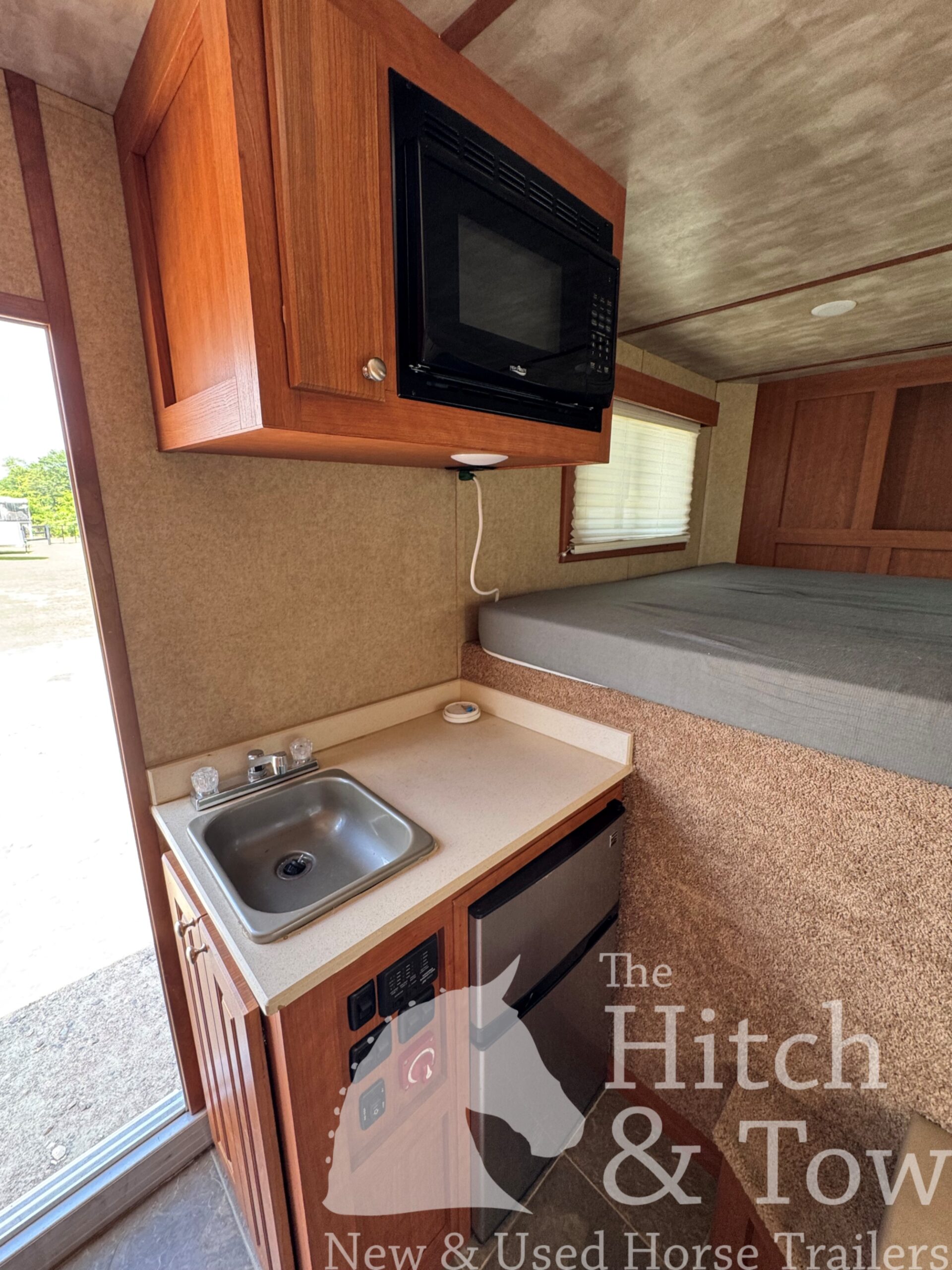 LIGHTLY USED! 2018 SHADOW 4 HORSE SLANT LOAD WEEKENDER W/ UPGRADES! $31,900