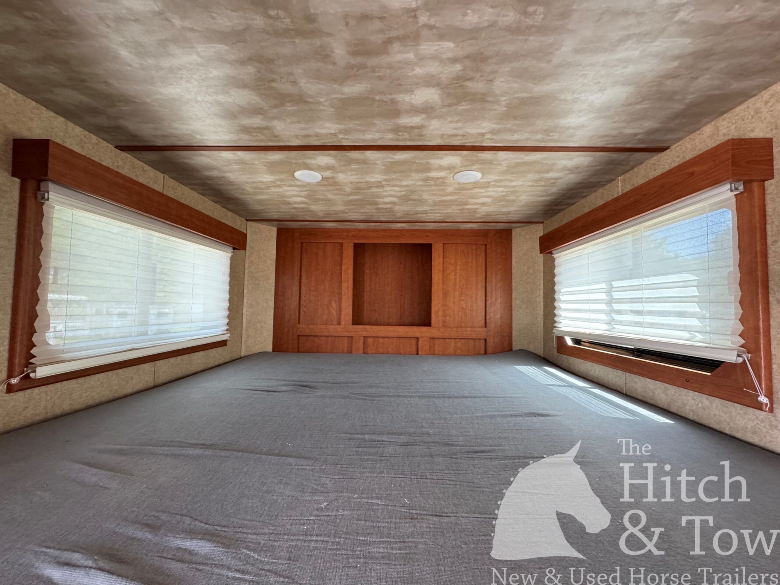 LIGHTLY USED! 2018 SHADOW 4 HORSE SLANT LOAD WEEKENDER W/ UPGRADES! $31,900