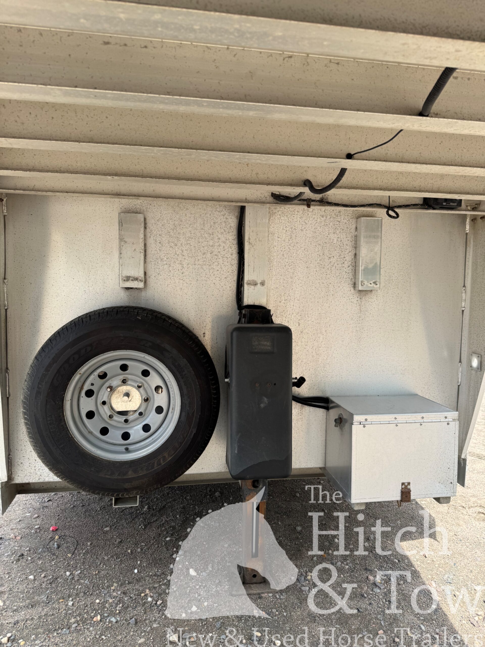 2017 Elite Trailer 4 HORSE HEAD TO HEAD $54,900