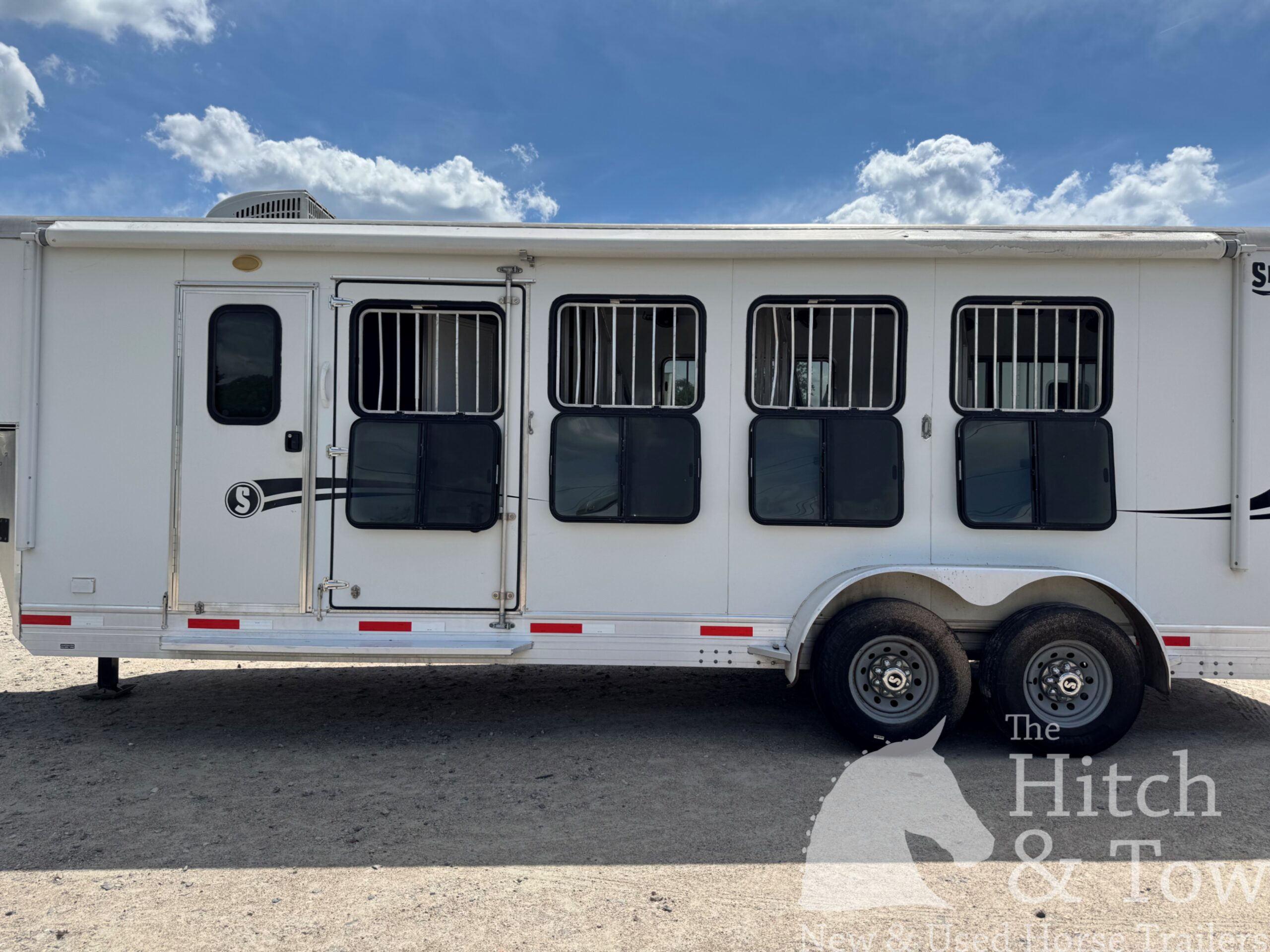 LIGHTLY USED! 2018 SHADOW 4 HORSE SLANT LOAD WEEKENDER W/ UPGRADES! $31,900
