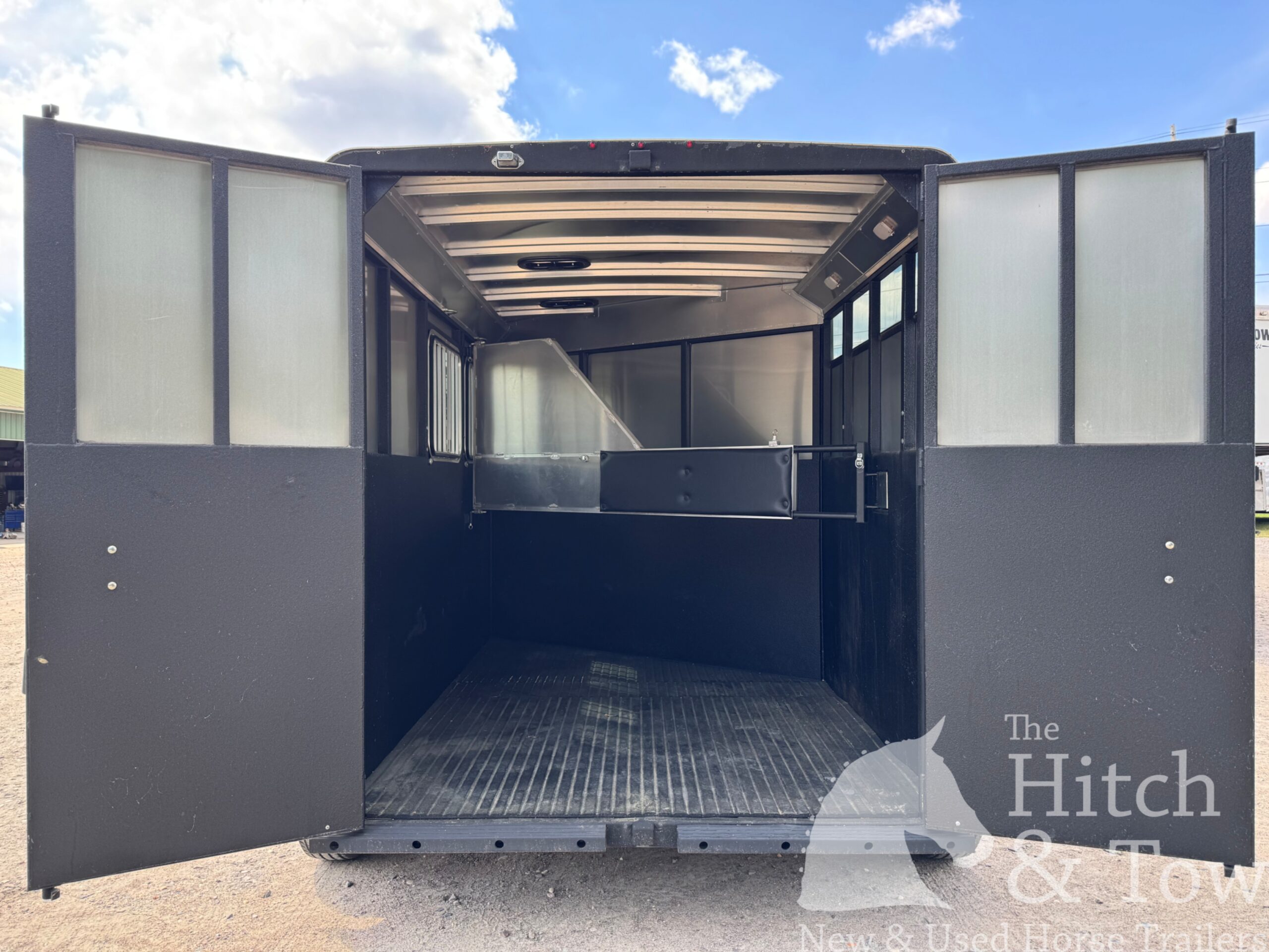 2017 LOGAN CROSS FIRE 2 HORSE SLANT BUMPER PULL TRAILER $13,500