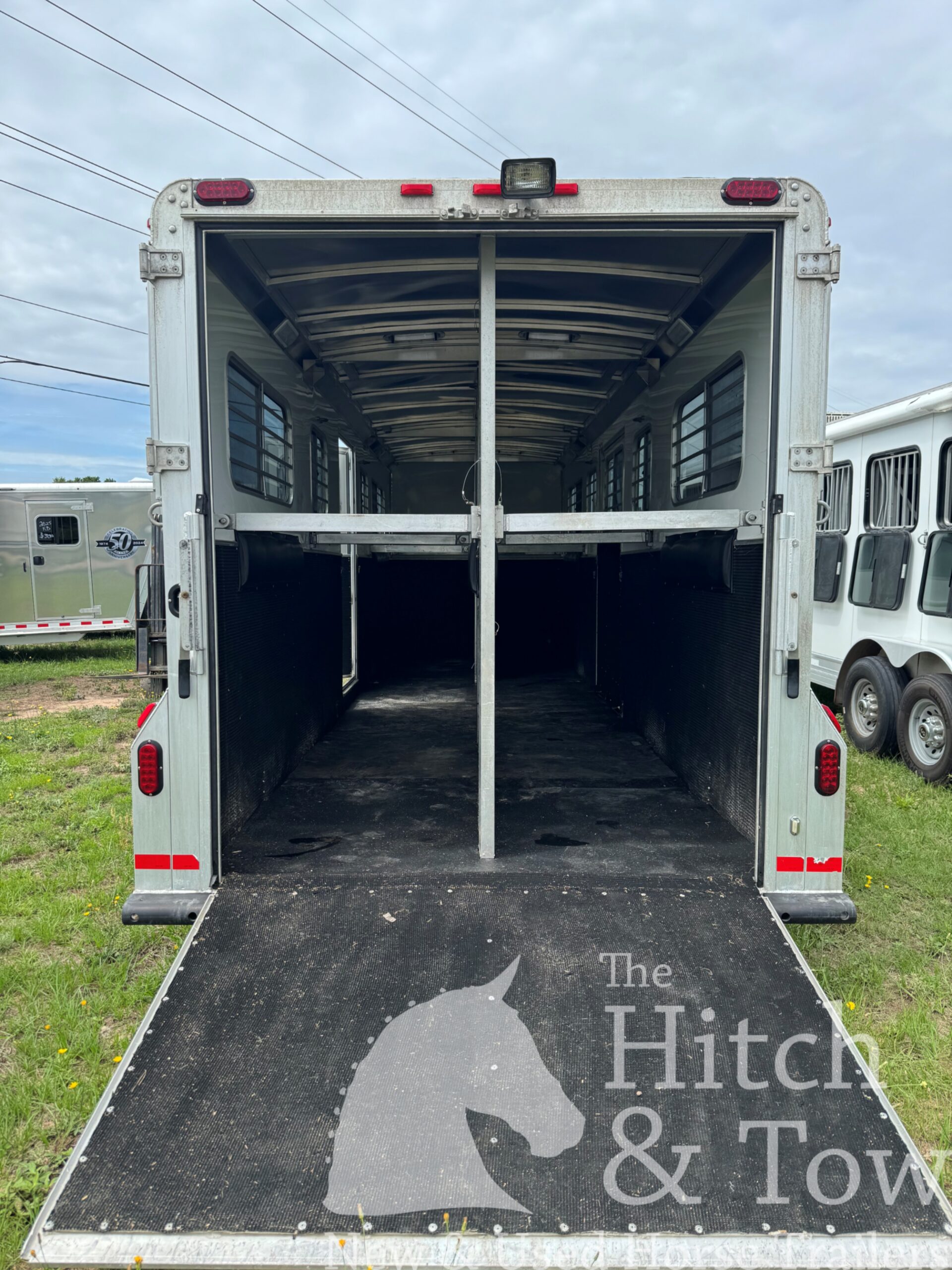 2017 Elite Trailer 4 HORSE HEAD TO HEAD $54,900