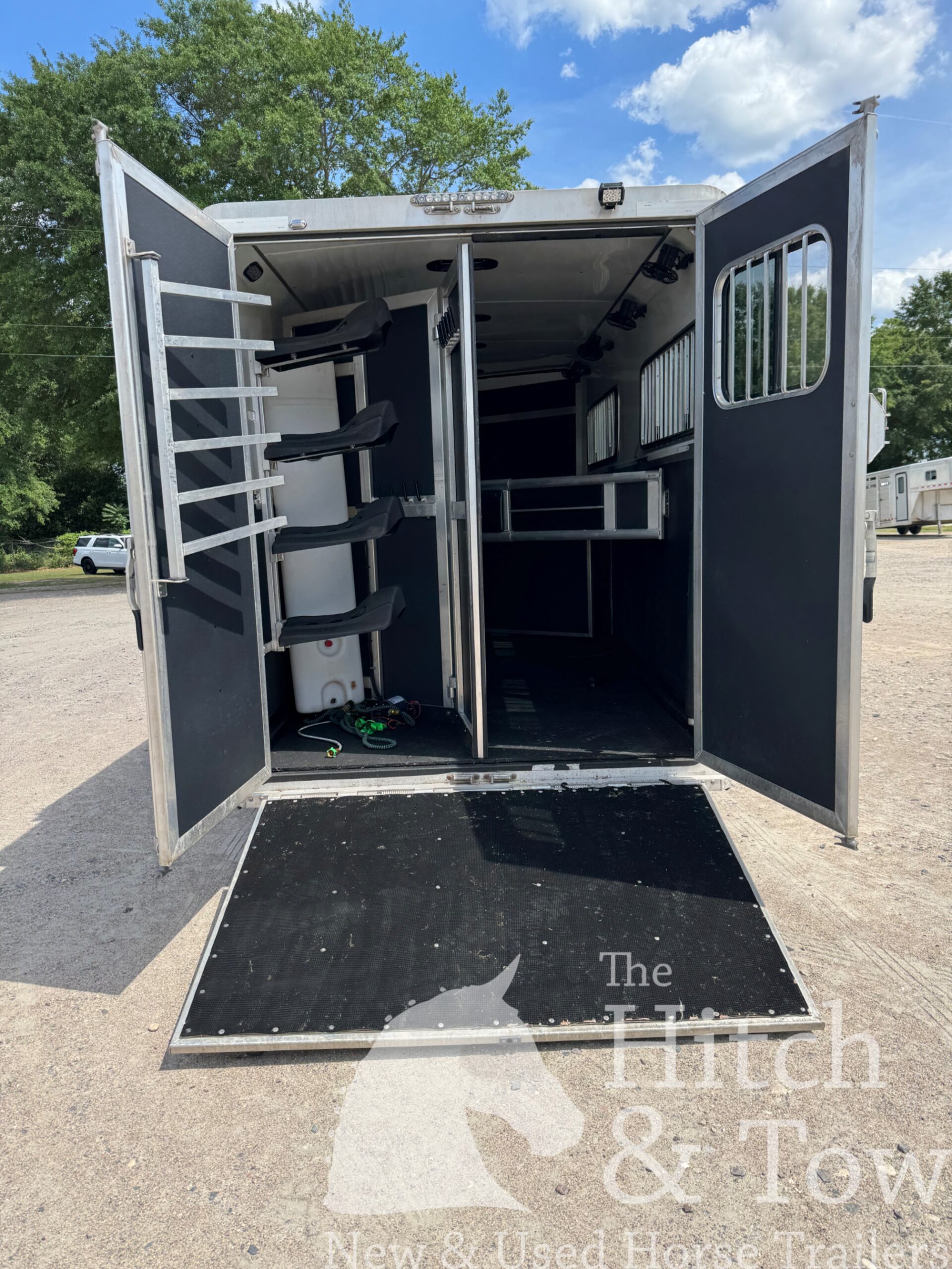 LIGHTLY USED! 2018 SHADOW 4 HORSE SLANT LOAD WEEKENDER W/ UPGRADES! $31,900