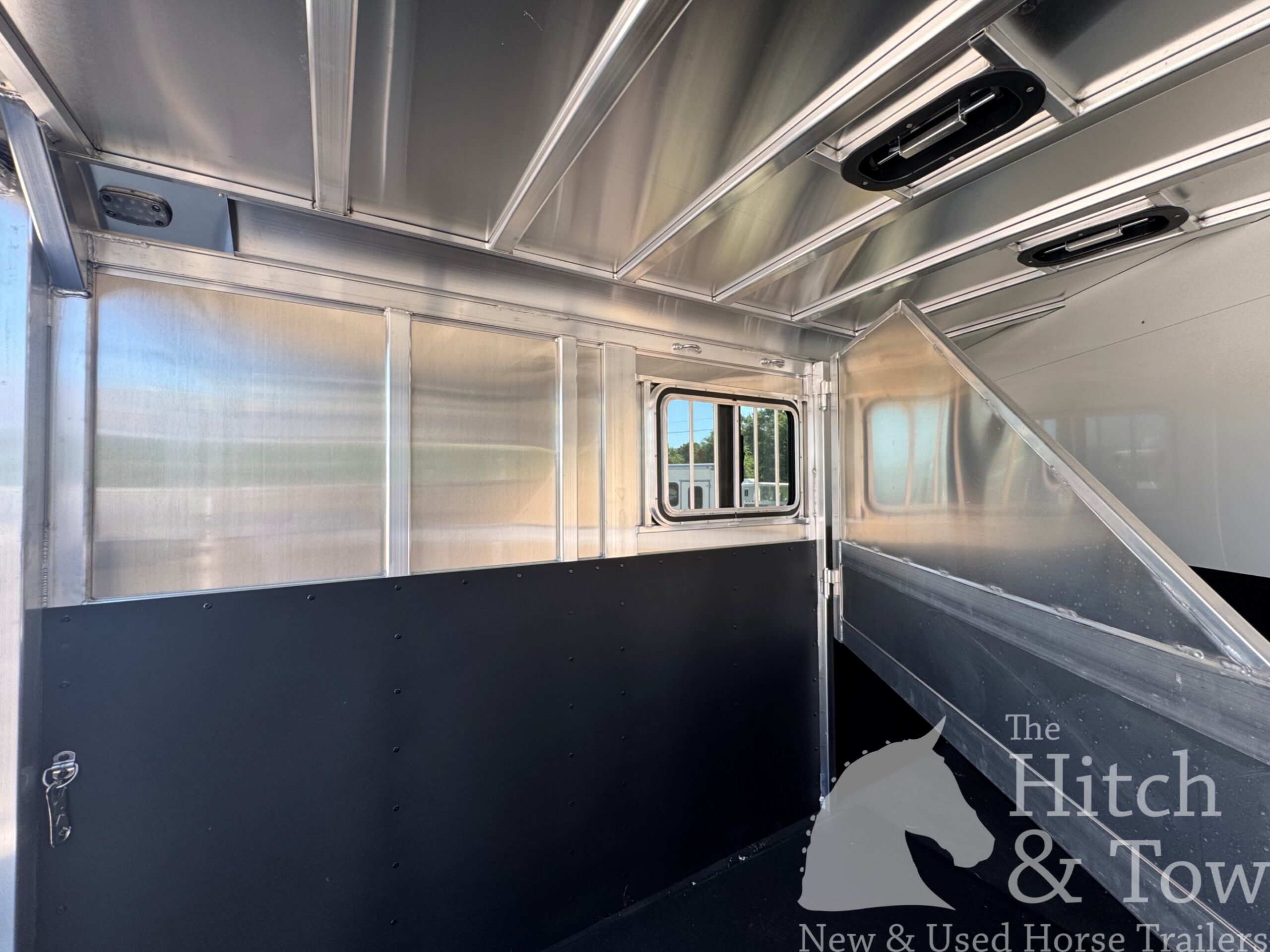 2026 ADAM 2 HORSE SLANT LOAD BUMPER PULL $15,900