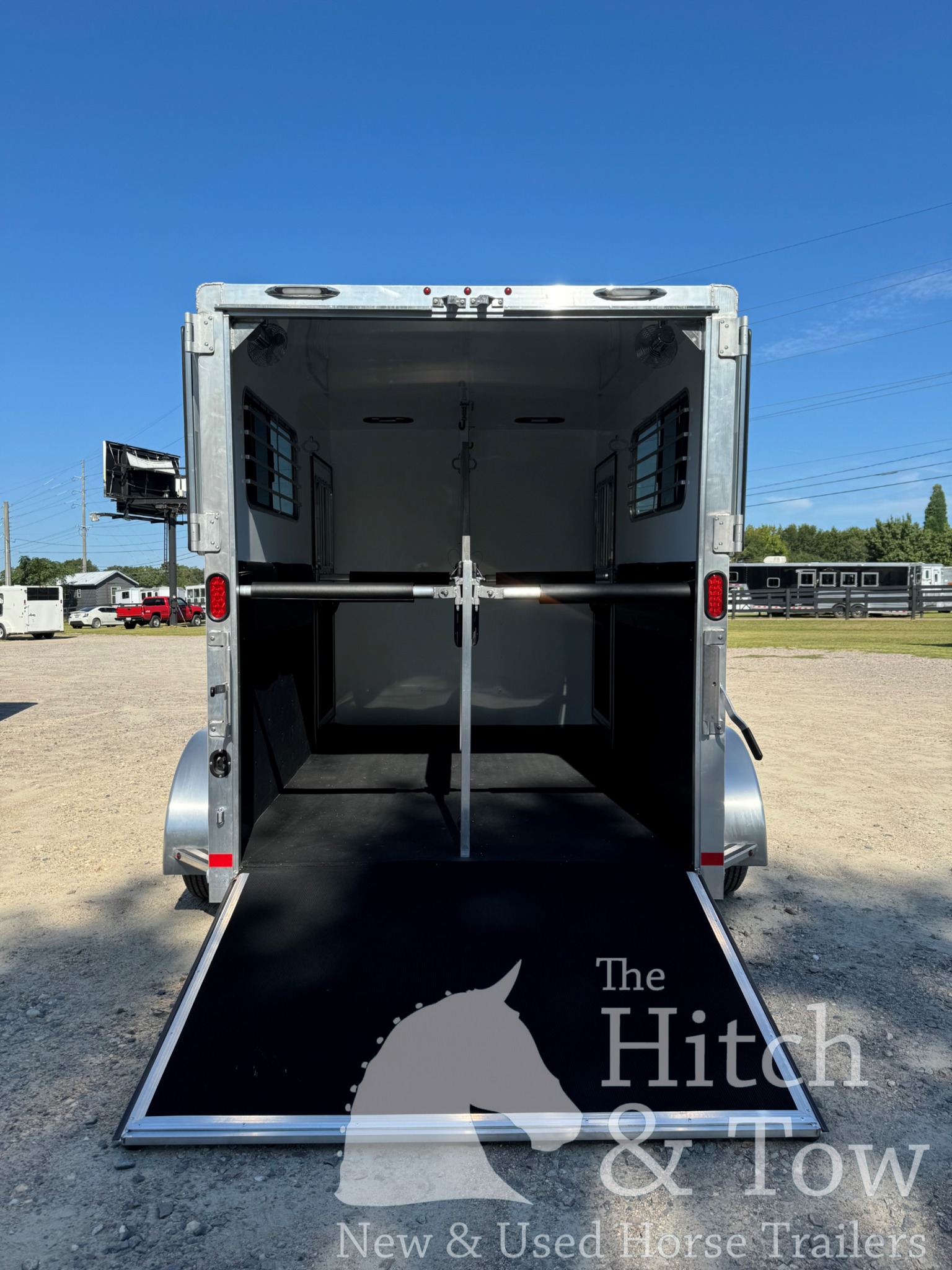 2027 KIEFERBILT KRUISER 2 HORSE BUMPER PULL W/ DRESSING ROOM $24,500