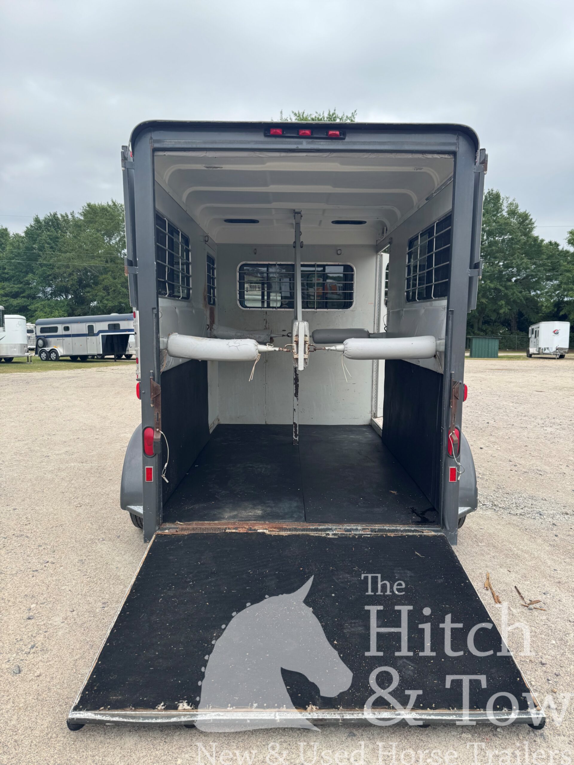 2003 HAWK 2 HORSE BUMPER PULL W/ DRESSING ROOM $7,900