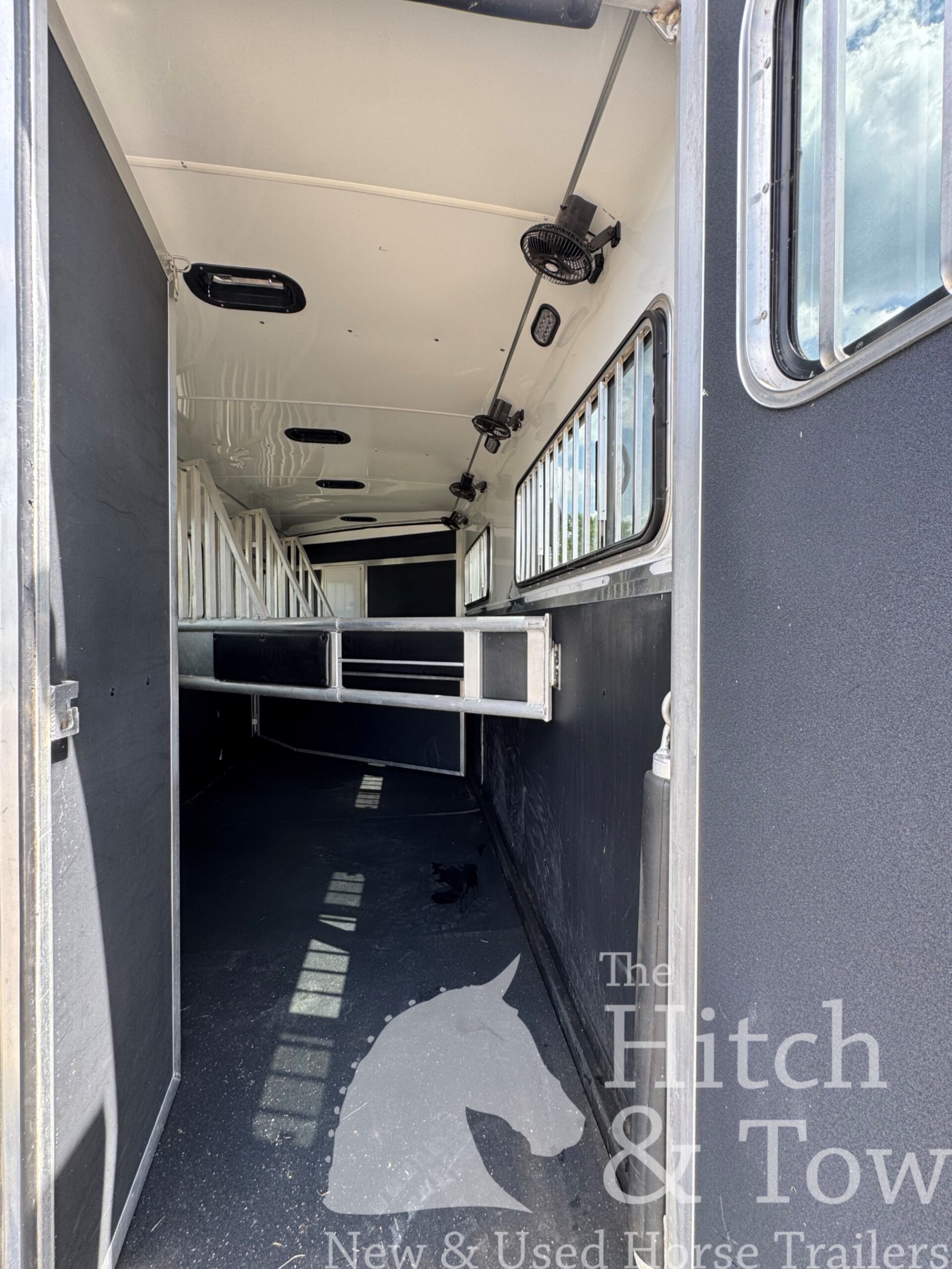 LIGHTLY USED! 2018 SHADOW 4 HORSE SLANT LOAD WEEKENDER W/ UPGRADES! $31,900