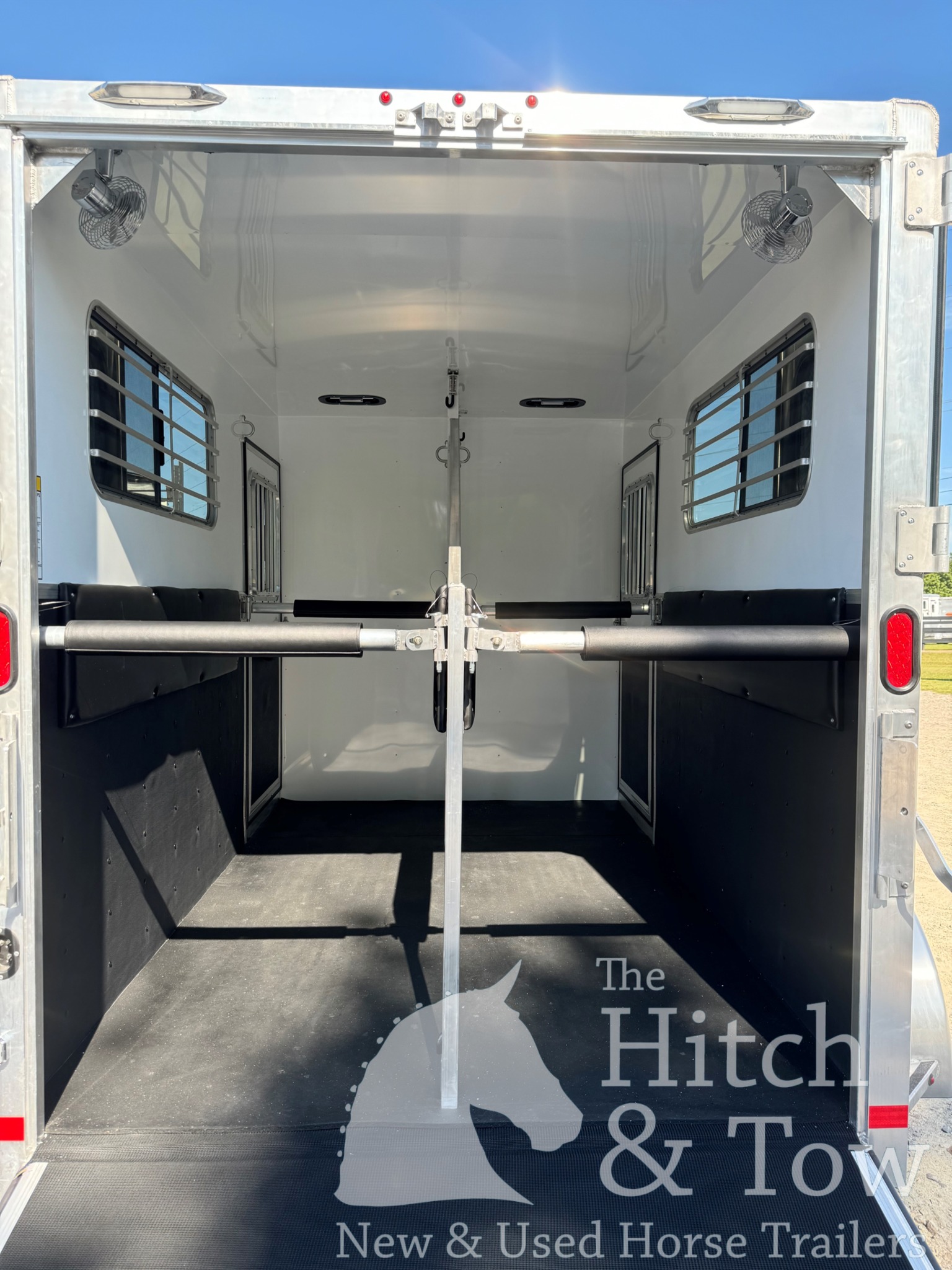 2027 KIEFERBILT KRUISER 2 HORSE BUMPER PULL W/ DRESSING ROOM $24,500