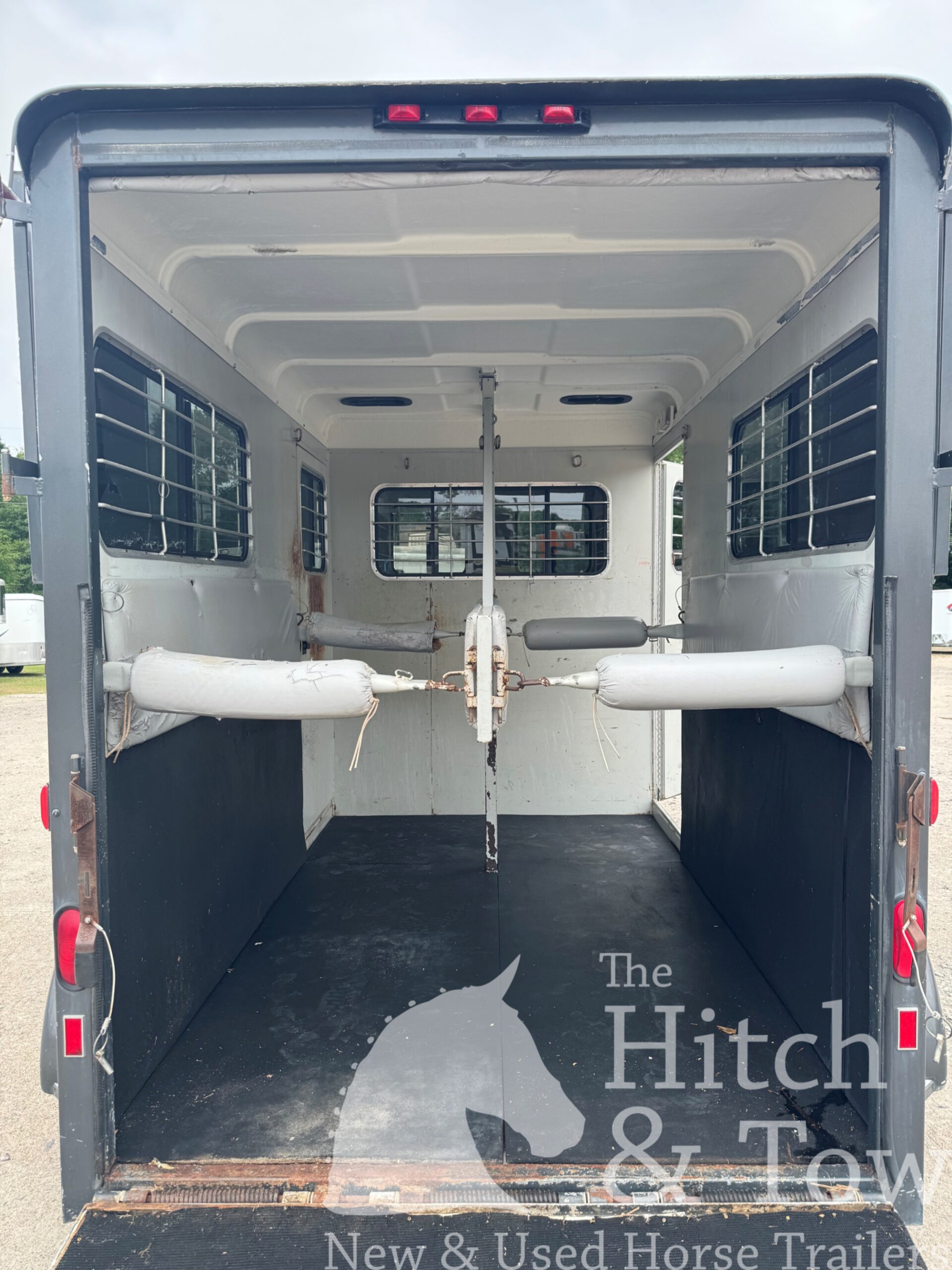 2003 HAWK 2 HORSE BUMPER PULL W/ DRESSING ROOM $7,900