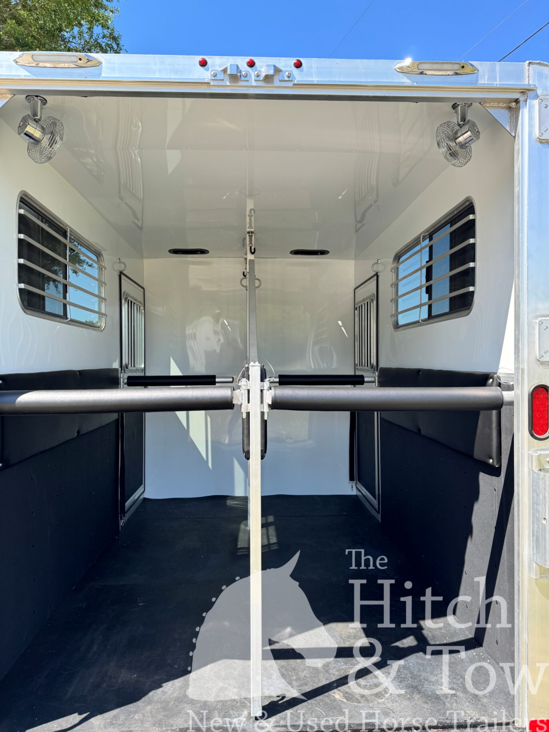 2026 KIEFERBILT KRUISER 2 HORSE BUMPER PULL W/ DRESSING ROOM $21,500