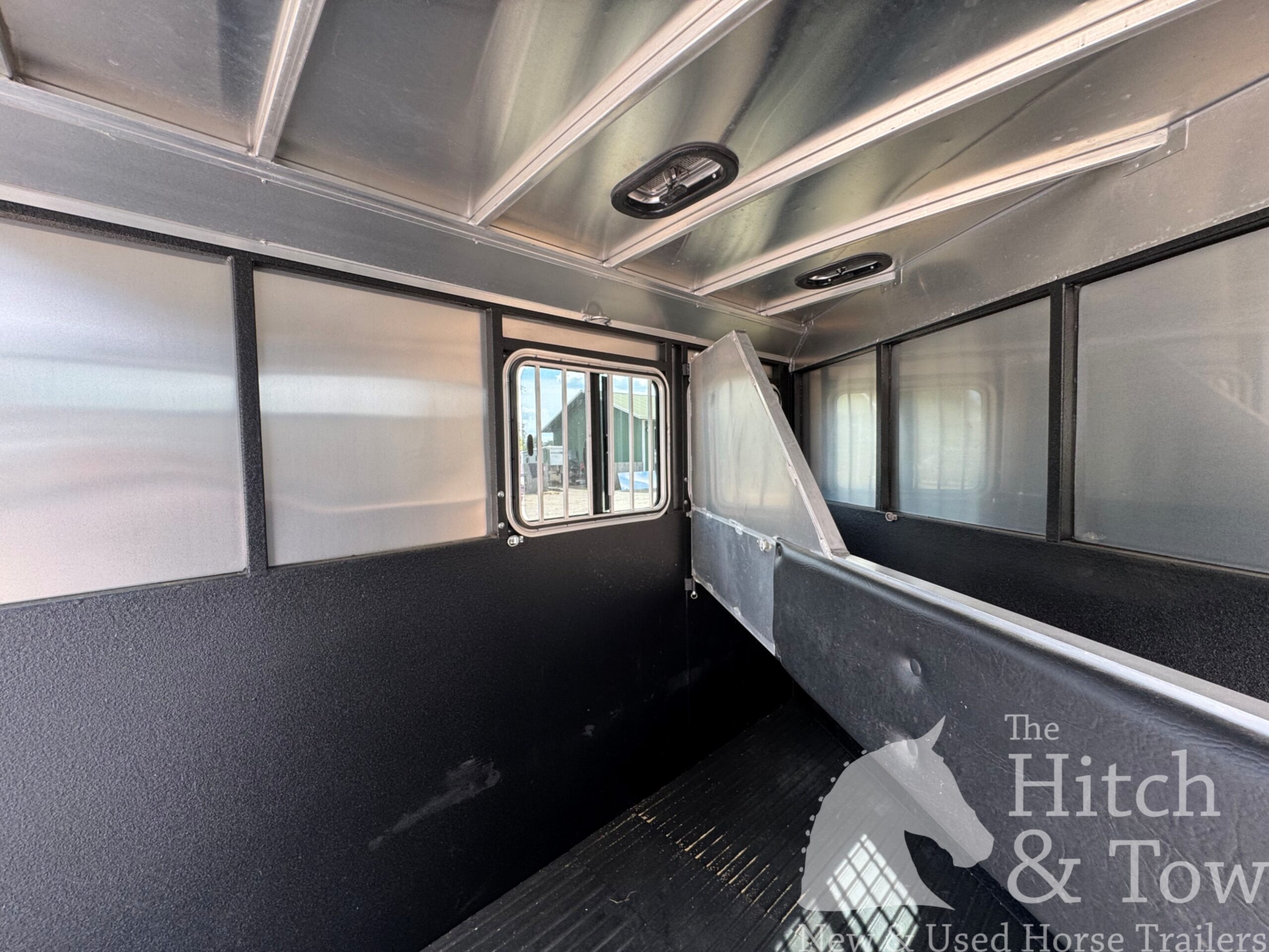 2017 LOGAN CROSS FIRE 2 HORSE SLANT BUMPER PULL TRAILER $13,500