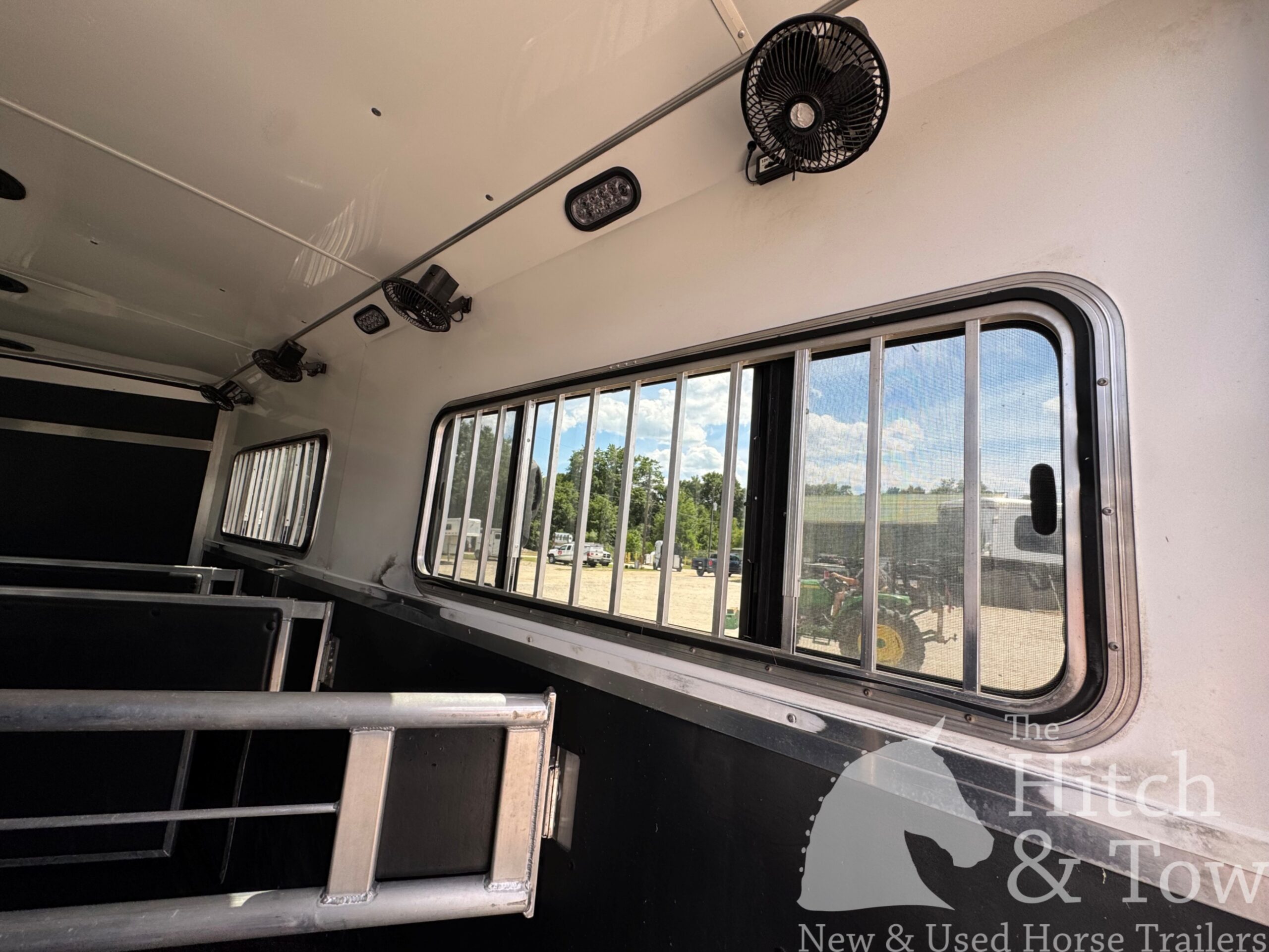LIGHTLY USED! 2018 SHADOW 4 HORSE SLANT LOAD WEEKENDER W/ UPGRADES! $31,900