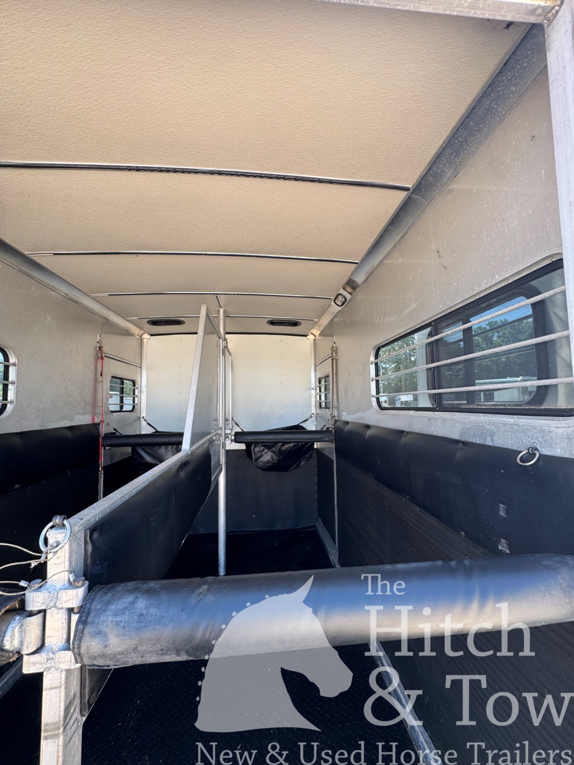 1999 SILVER STAR 2 HORSE BUMPER PULL W/ DRESSING ROOM $9,500