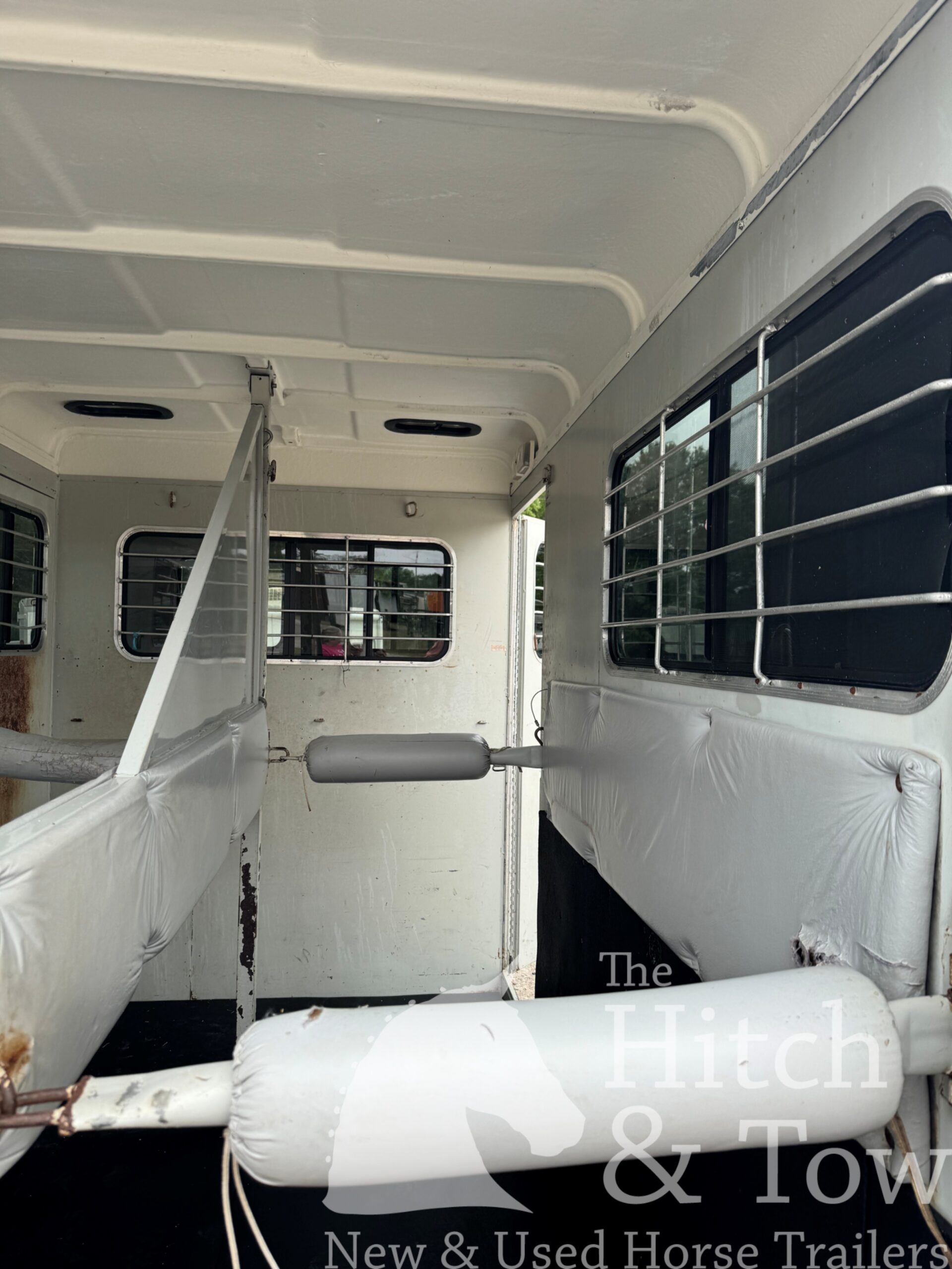 2003 HAWK 2 HORSE BUMPER PULL W/ DRESSING ROOM $7,900